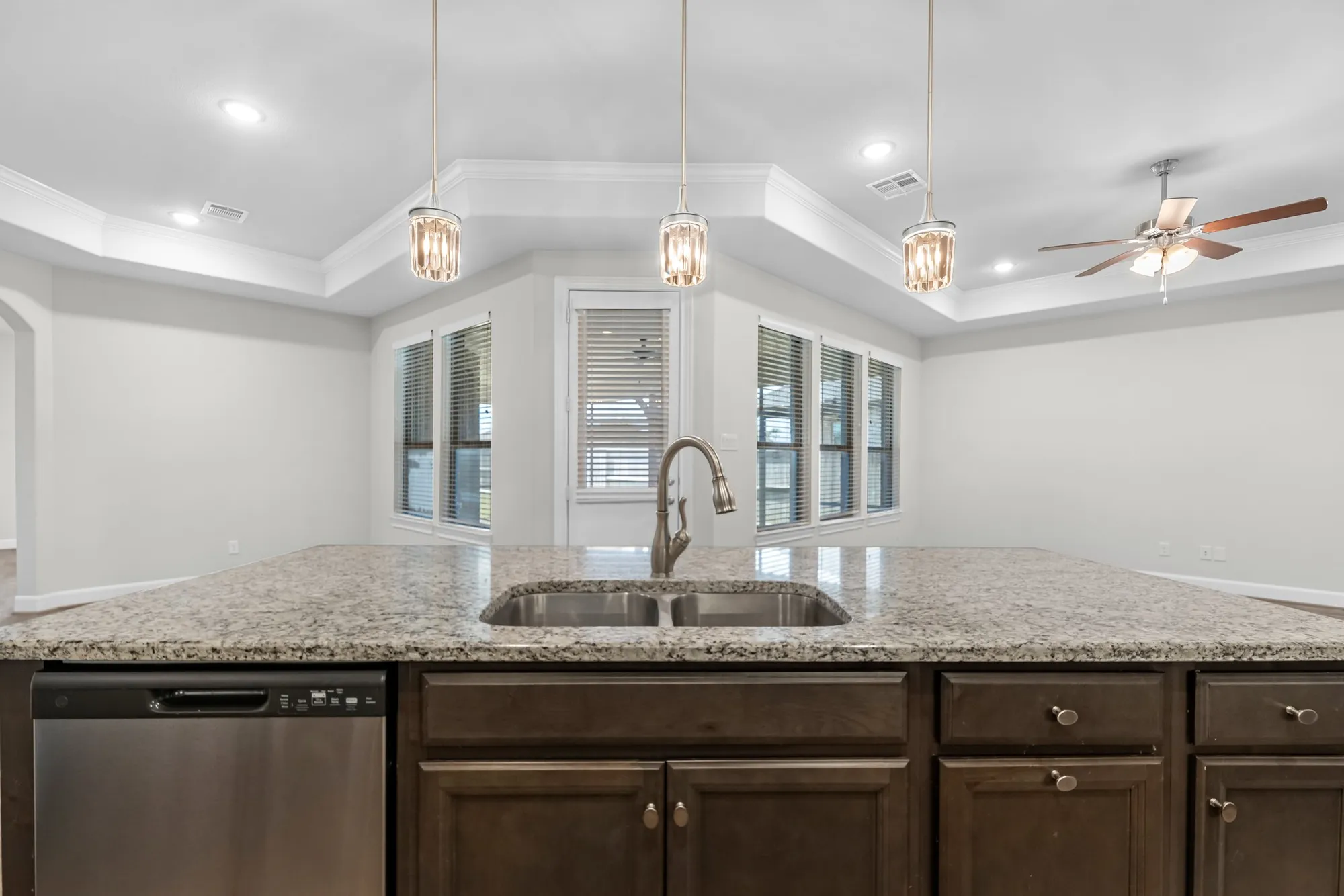 Property Slideshow image 16 of 48 | 5722 bobwhite trl, Manvel, TX, 77578