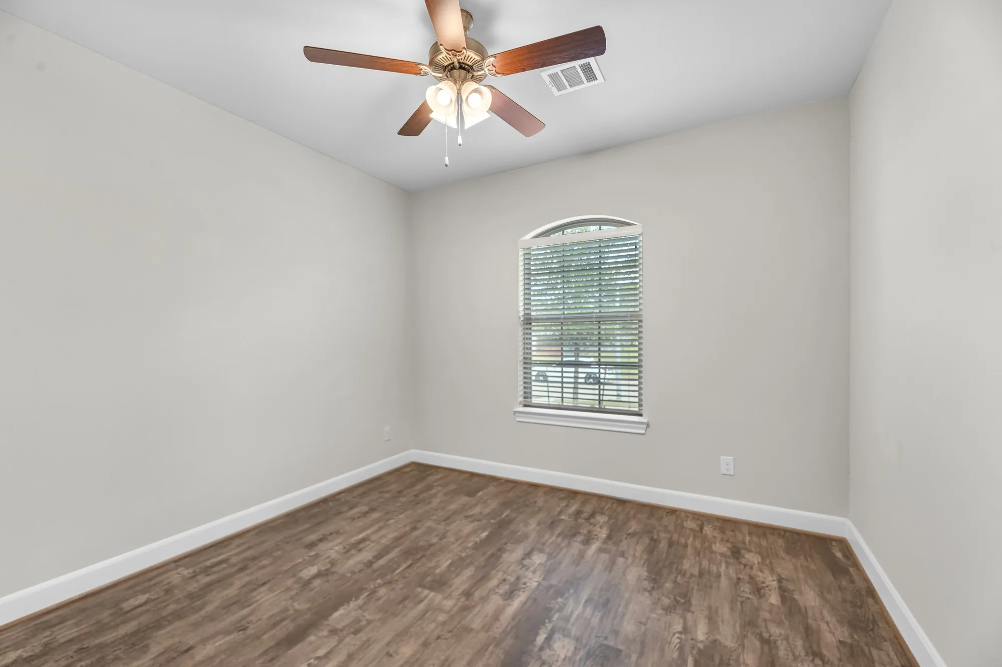 Property Slideshow image 19 of 48 | 5722 bobwhite trl, Manvel, TX, 77578