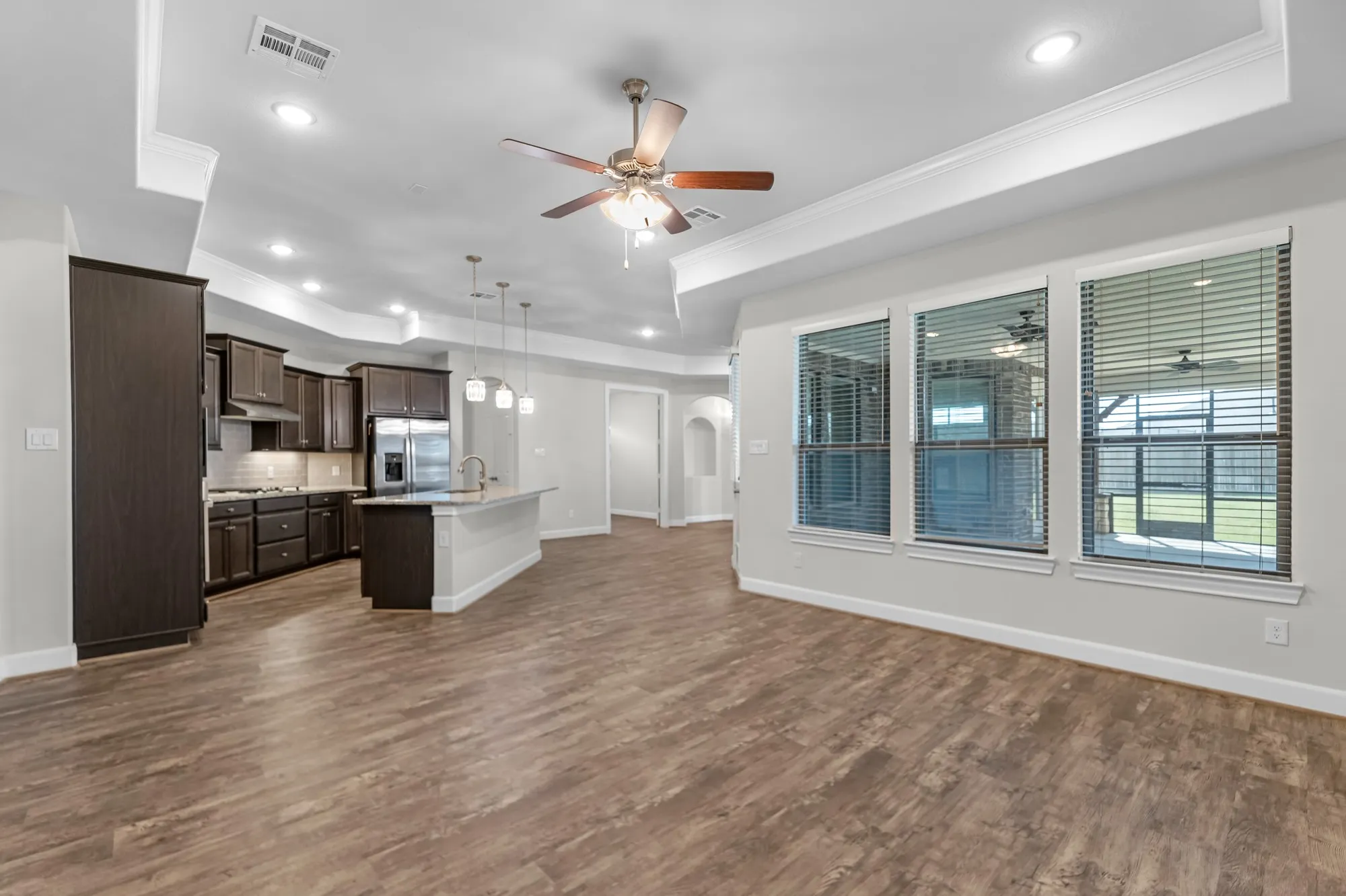 Property Slideshow image 10 of 48 | 5722 bobwhite trl, Manvel, TX, 77578