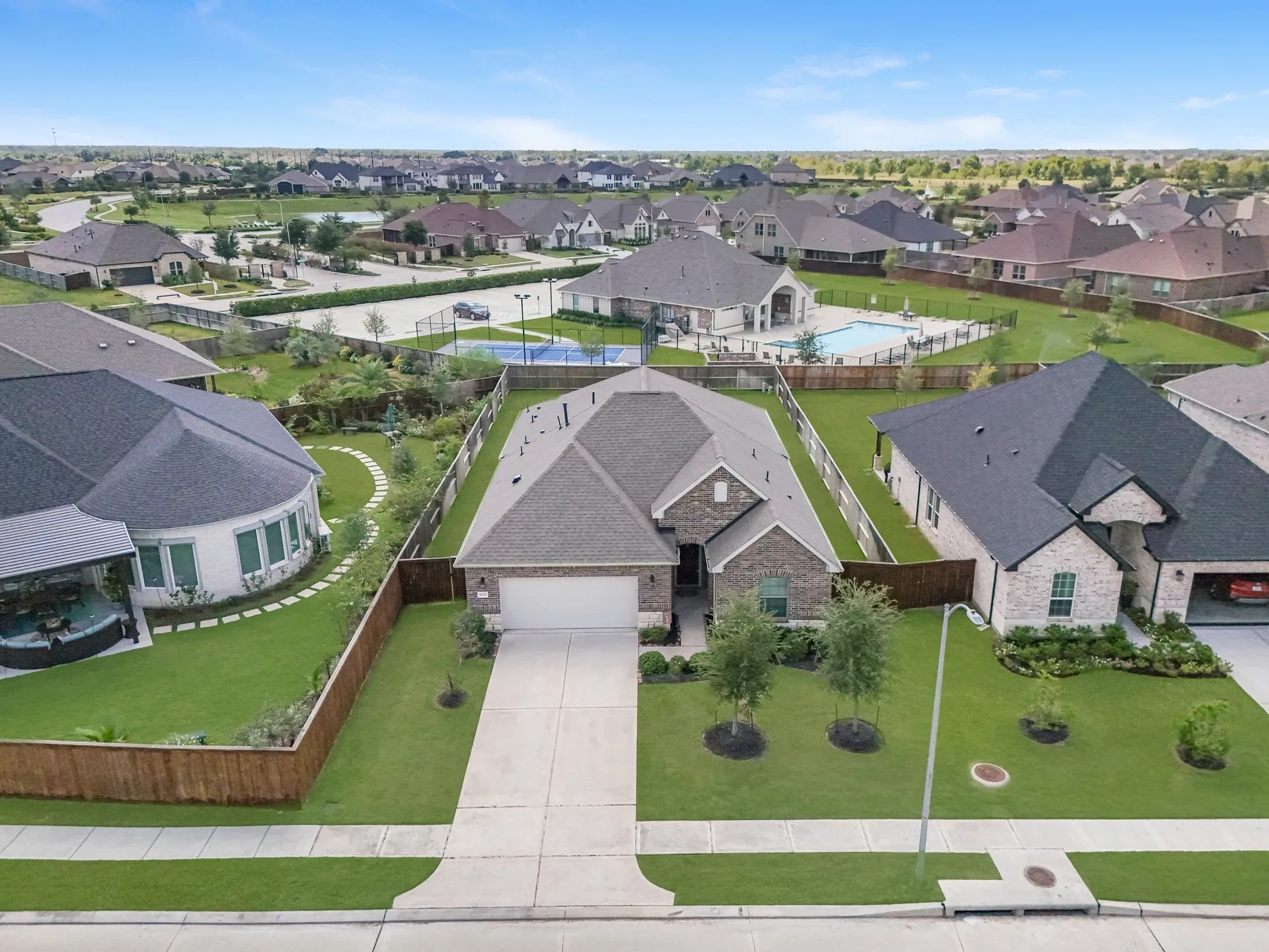 Property Slideshow image 36 of 48 | 5722 bobwhite trl, Manvel, TX, 77578