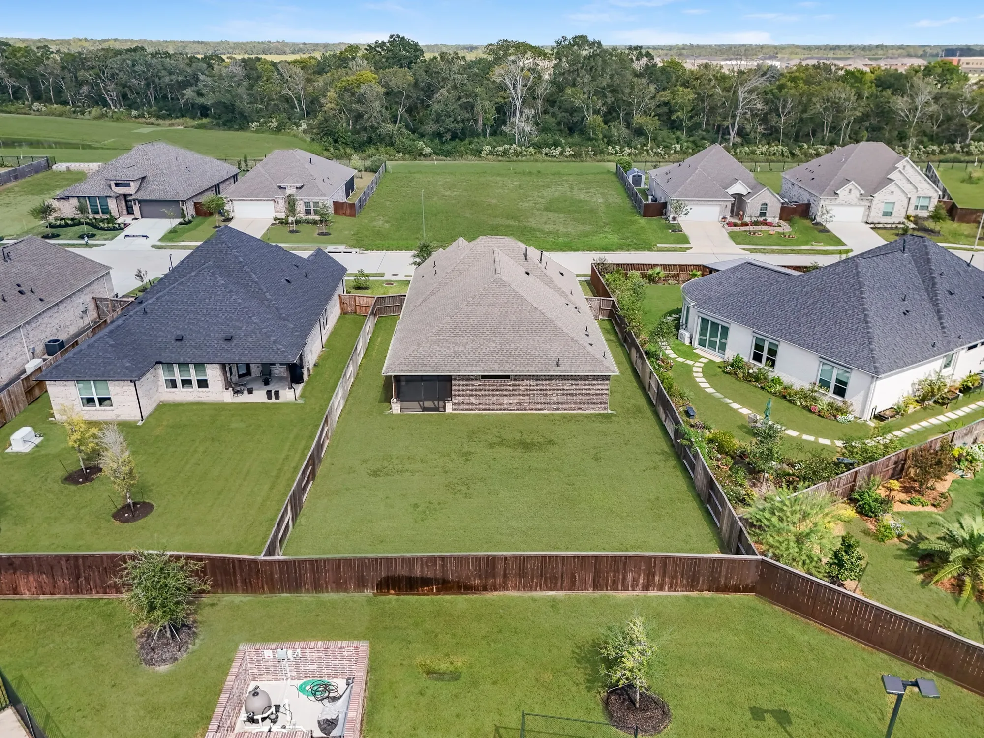 Property Slideshow image 37 of 48 | 5722 bobwhite trl, Manvel, TX, 77578