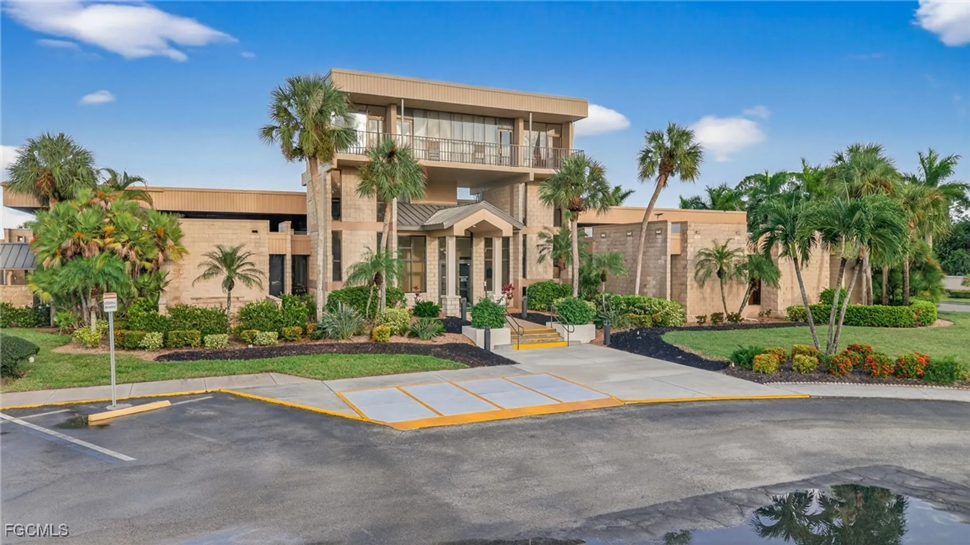 Property Slideshow image 3 of 18 | 7410 lake breeze dr 307, Fort Myers, FL, 33907