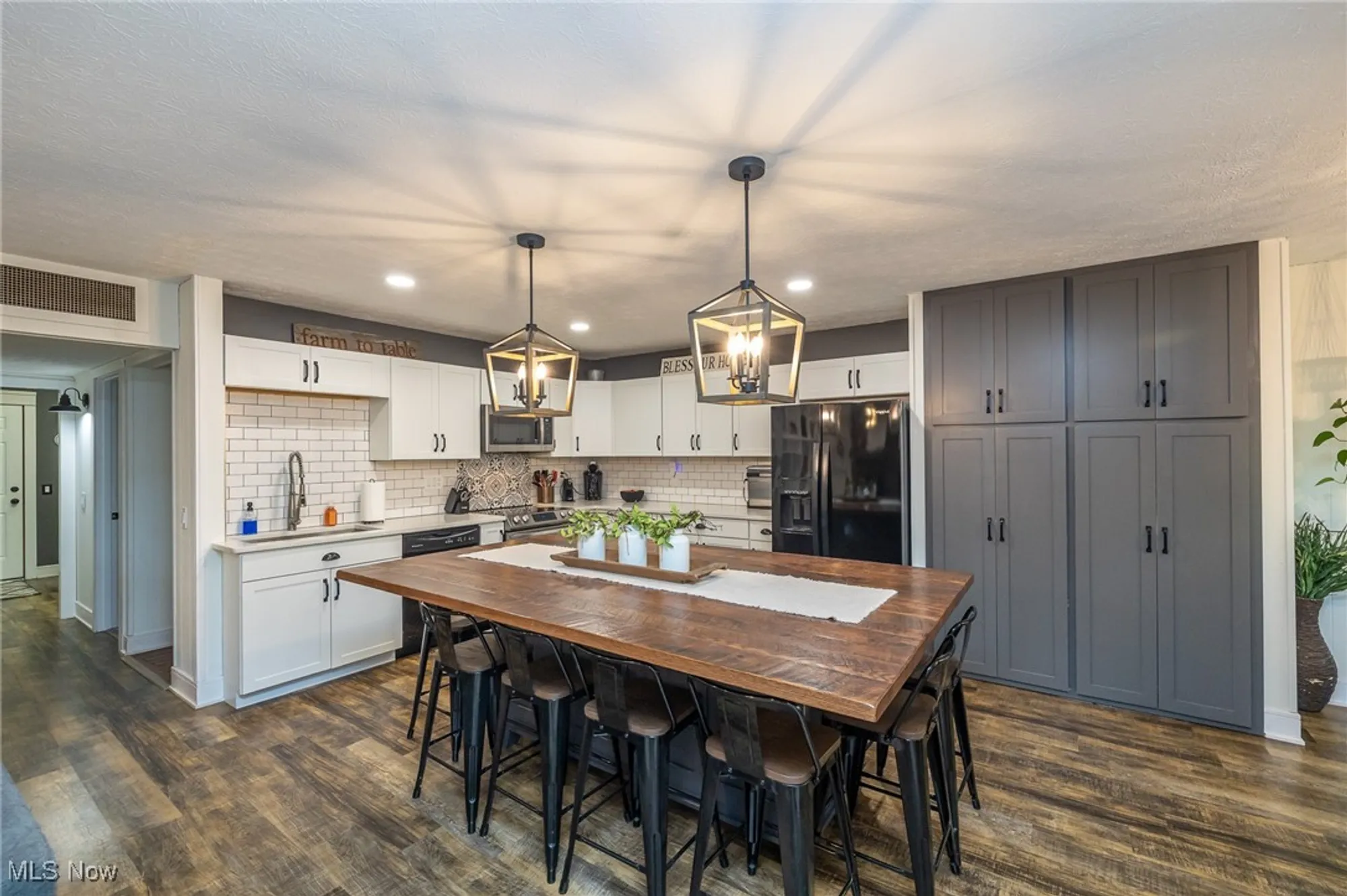 Property Slideshow image 8 of 34 | 10824 watercress rd, Strongsville, OH, 44149