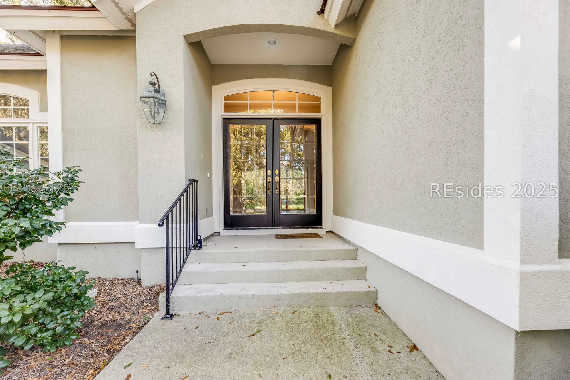 Property Slideshow image 2 of 27 | 567 colonial dr, Hilton Head Island, SC, 29926