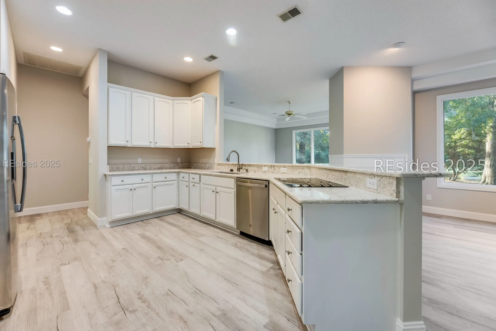 Property Slideshow image 9 of 27 | 567 colonial dr, Hilton Head Island, SC, 29926