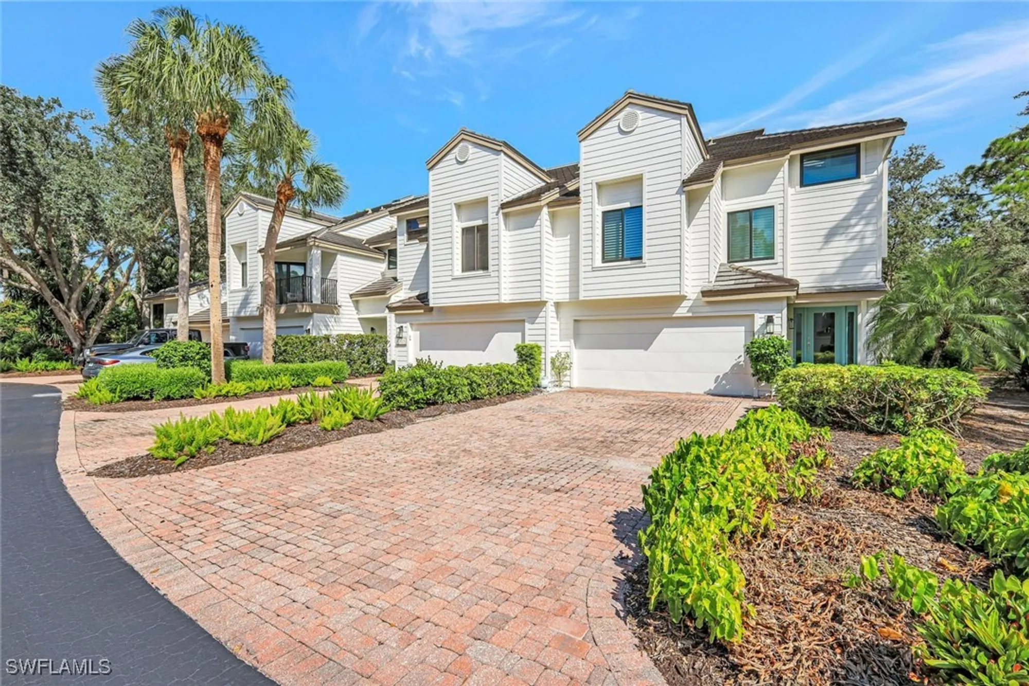 Property Slideshow image 26 of 46 | 27105 oakwood lake dr, Bonita Springs, FL, 34134