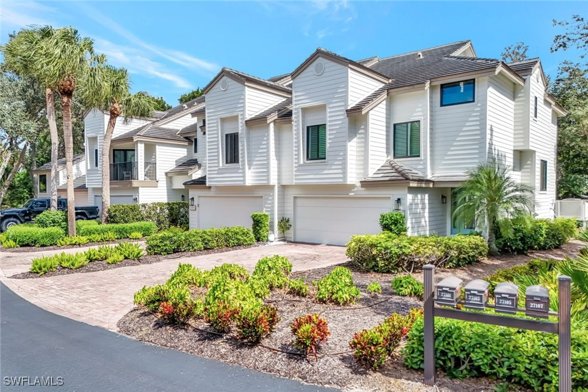 Property Slideshow image 29 of 46 | 27105 oakwood lake dr, Bonita Springs, FL, 34134