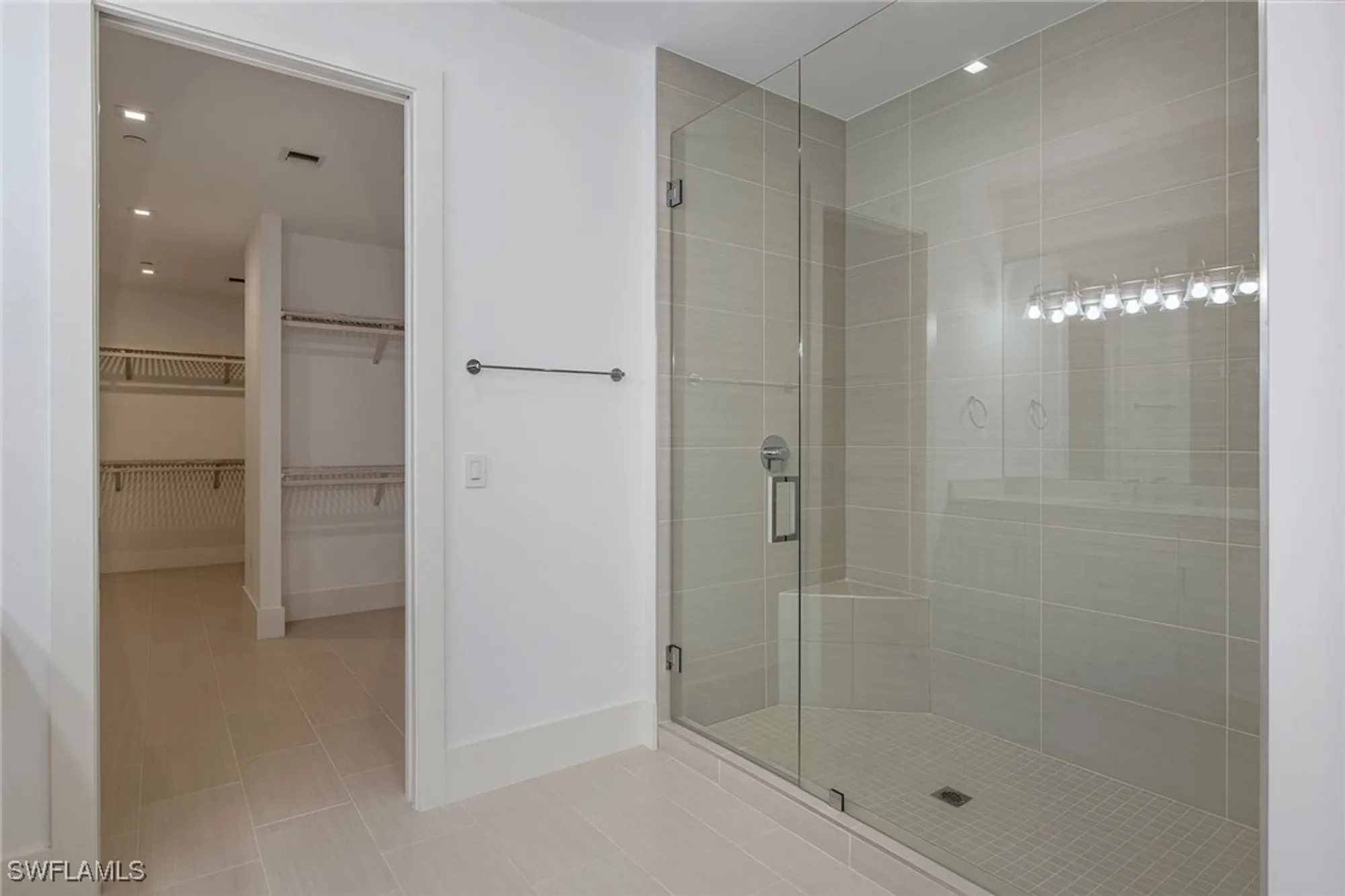 Property Slideshow image 21 of 50 | 3290 dorado ln unit 201, Naples, FL, 34114