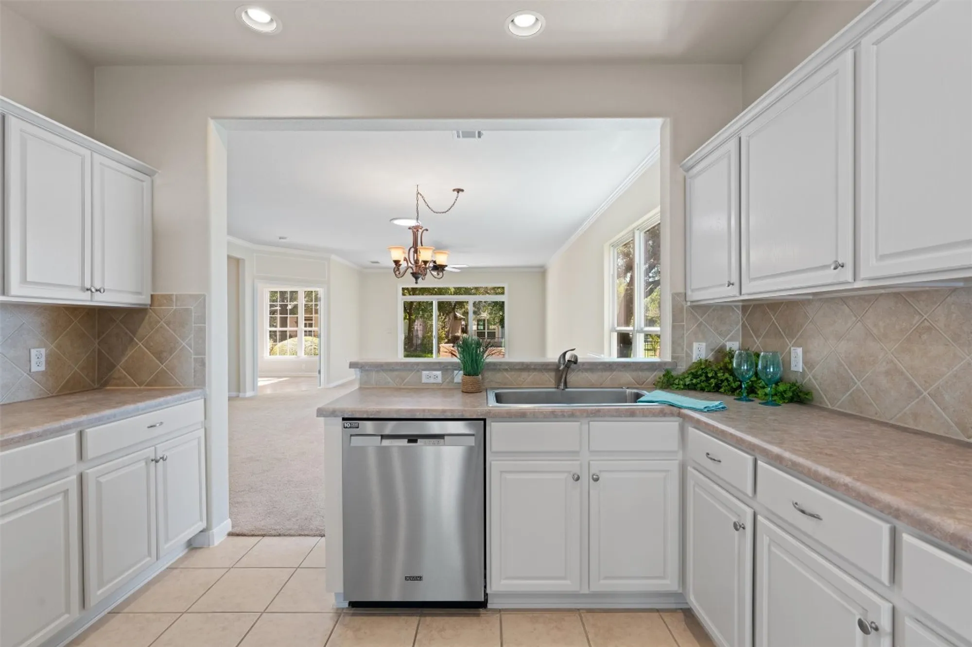 Property Slideshow image 11 of 30 | 102 breckenridge st, Georgetown, TX, 78633