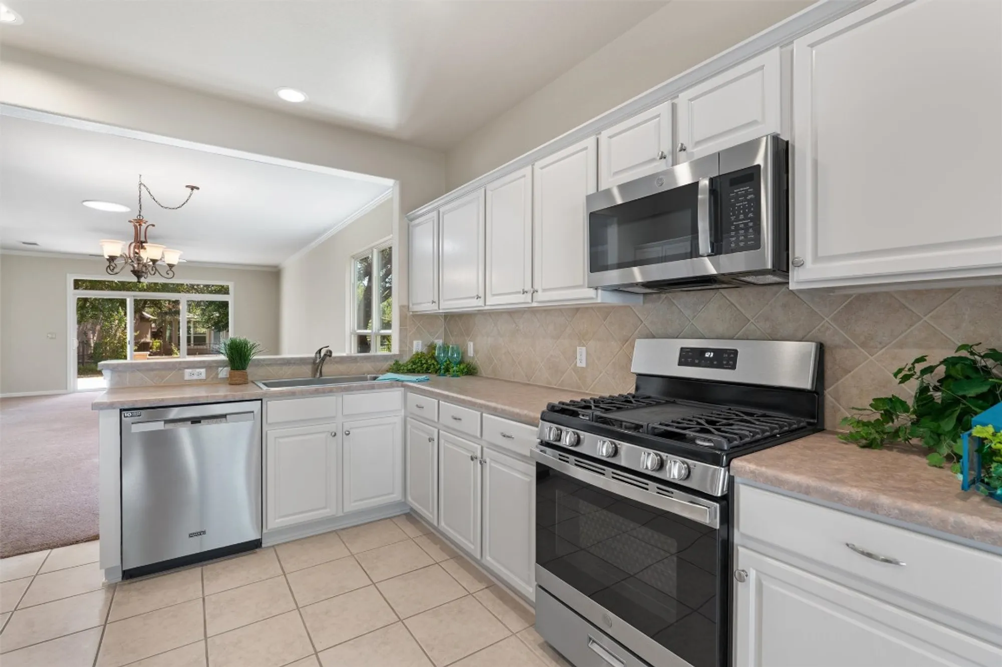 Property Slideshow image 12 of 30 | 102 breckenridge st, Georgetown, TX, 78633