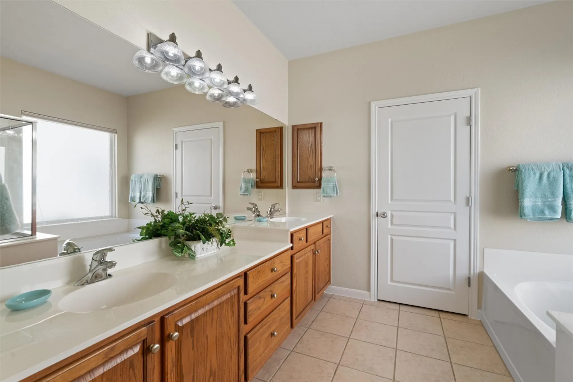 Property Slideshow image 20 of 30 | 102 breckenridge st, Georgetown, TX, 78633