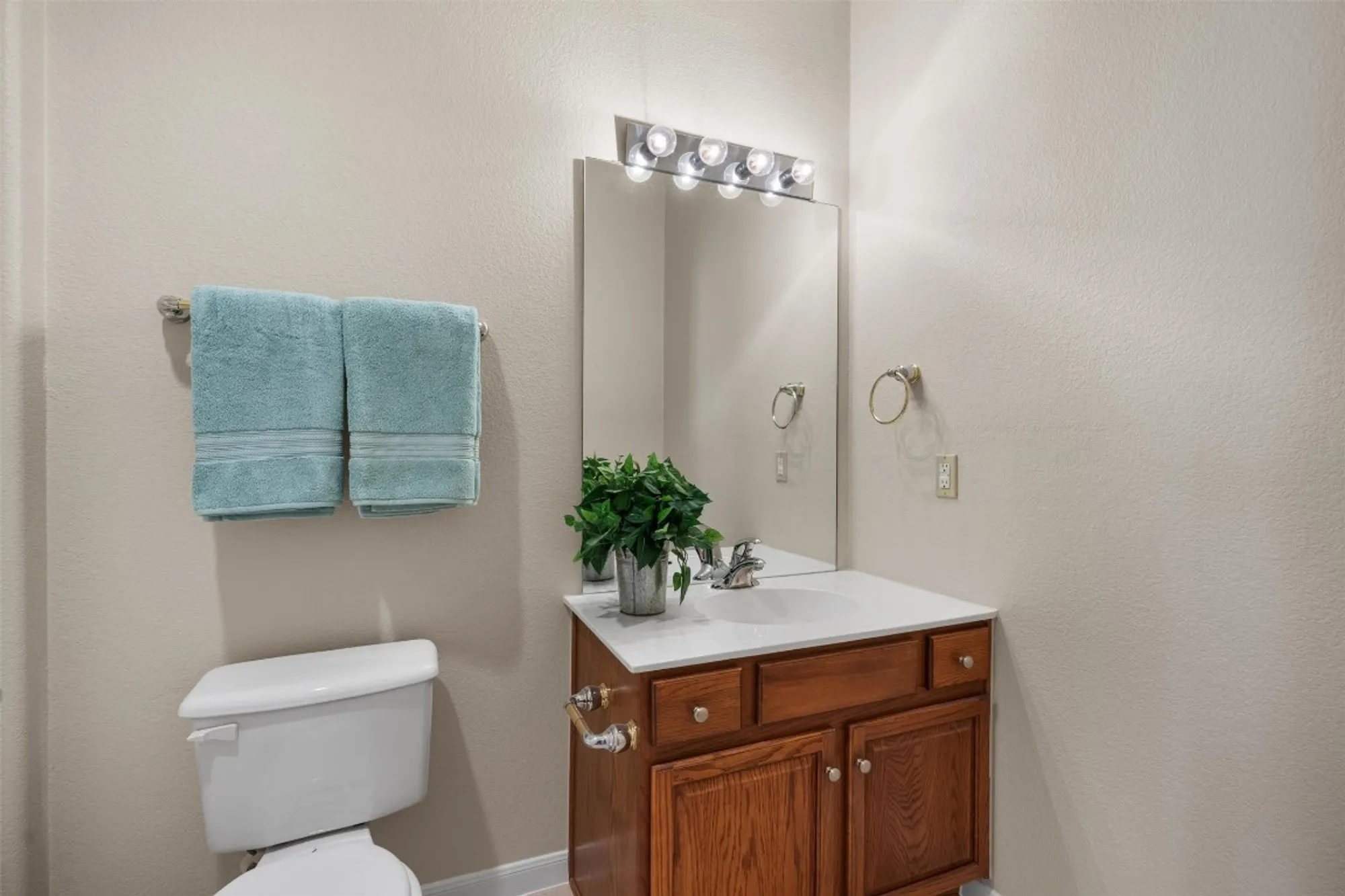 Property Slideshow image 23 of 30 | 102 breckenridge st, Georgetown, TX, 78633