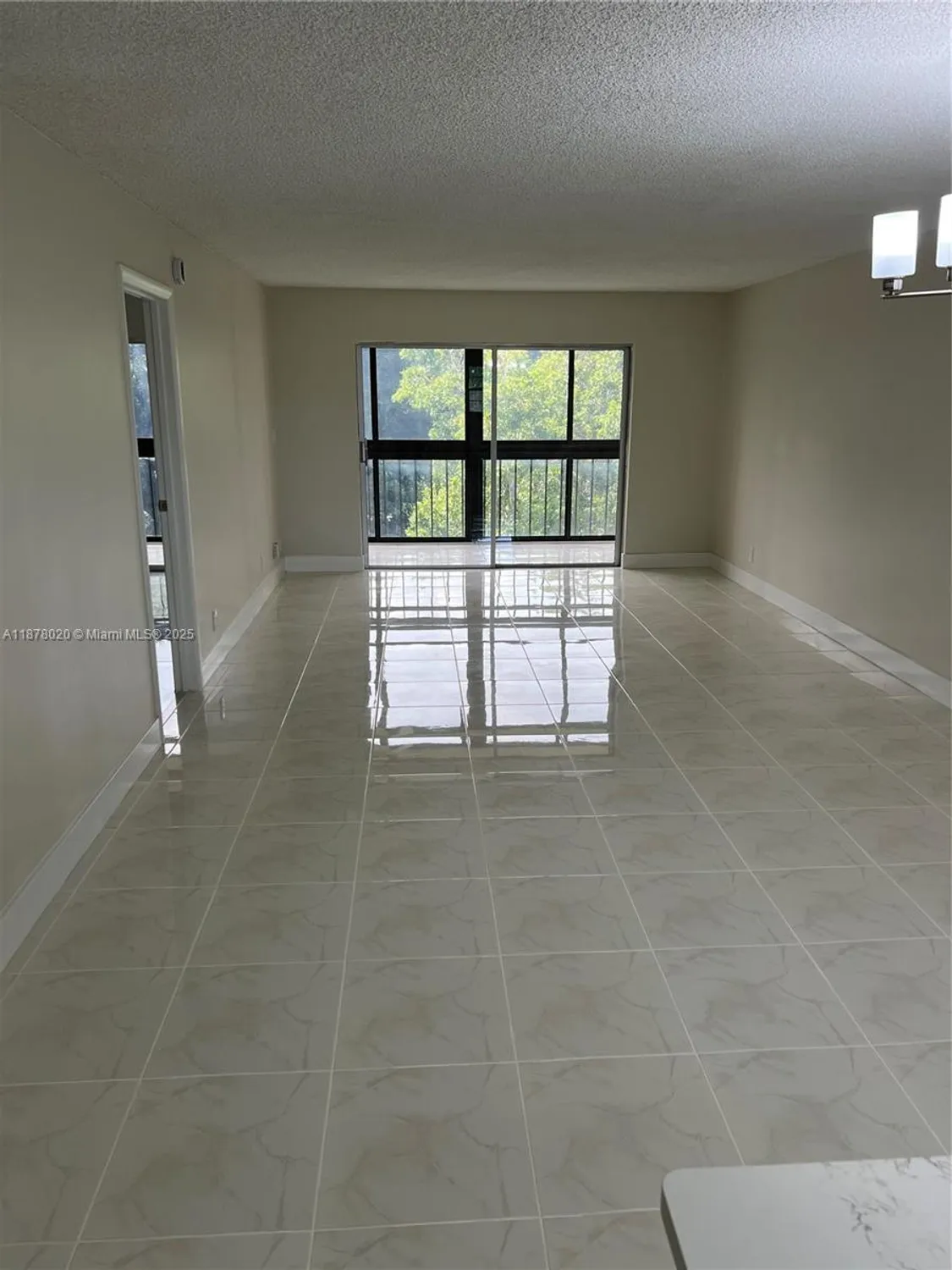 Property Slideshow image 12 of 85 | 5900 nw 44th st 405, Lauderhill, FL, 33319
