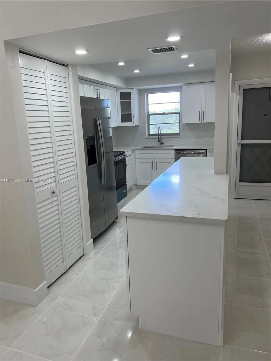 Property Slideshow image 2 of 85 | 5900 nw 44th st 405, Lauderhill, FL, 33319