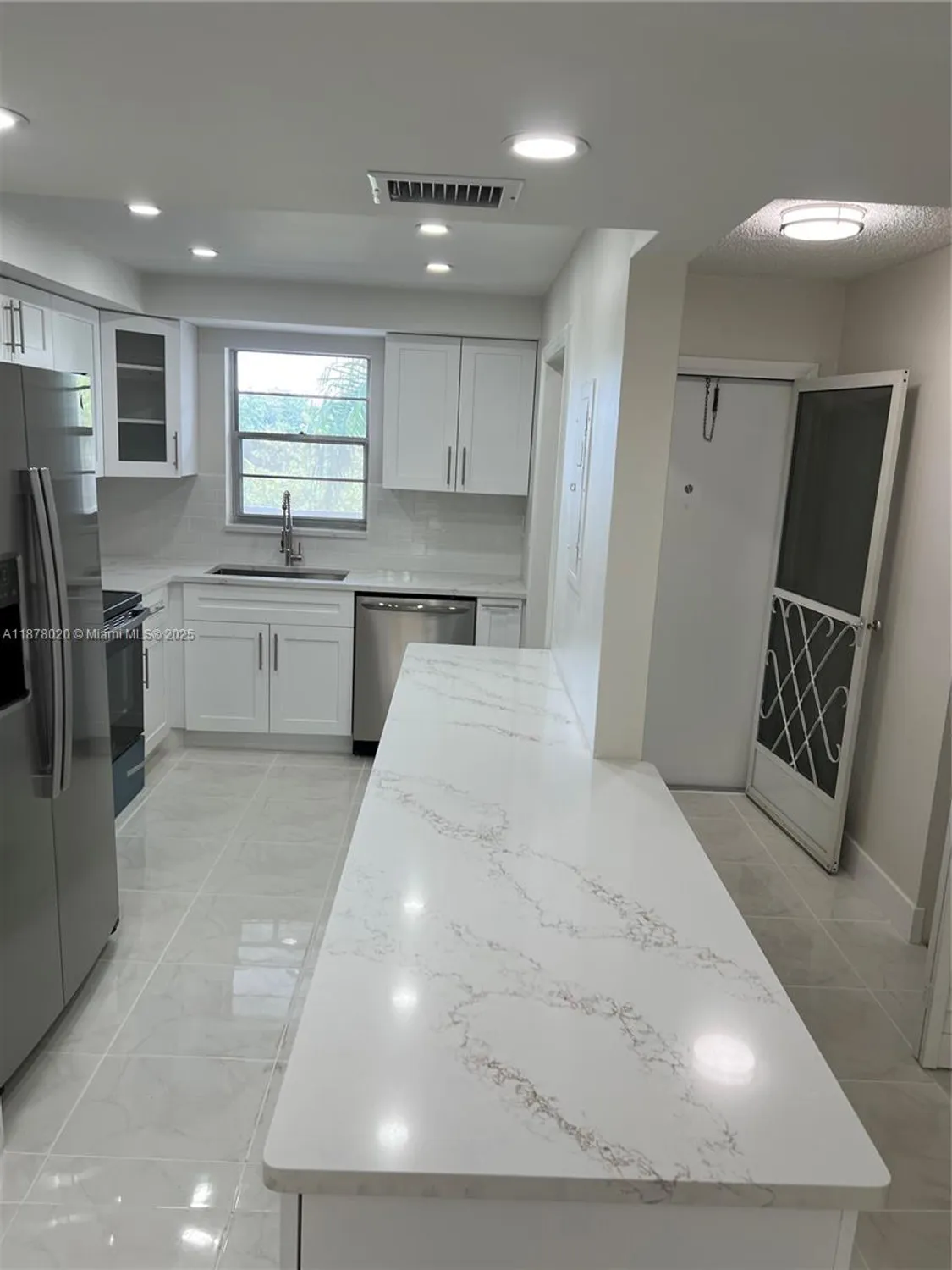 Property Slideshow image 3 of 85 | 5900 nw 44th st 405, Lauderhill, FL, 33319