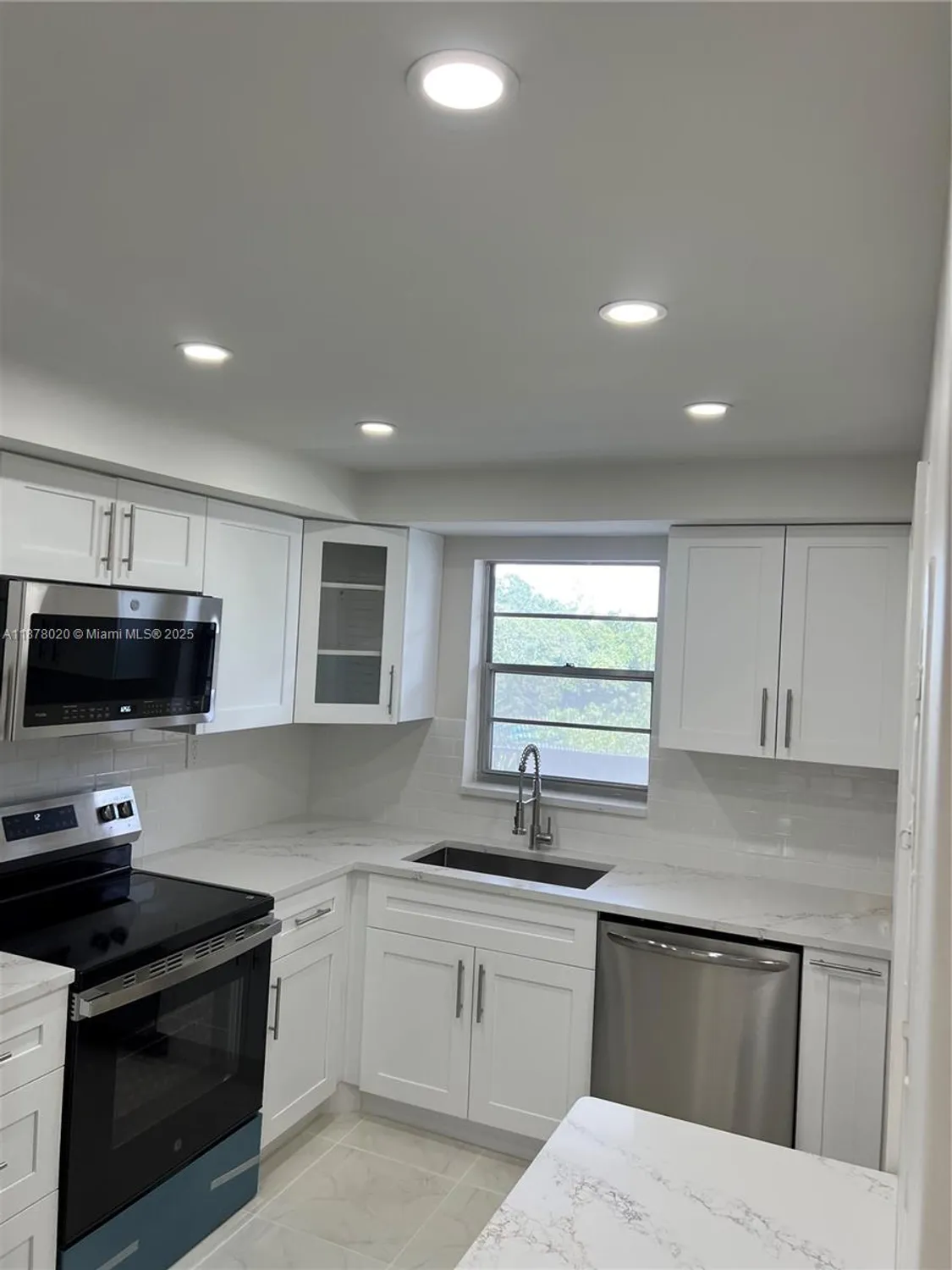 Property Slideshow image 32 of 85 | 5900 nw 44th st 405, Lauderhill, FL, 33319