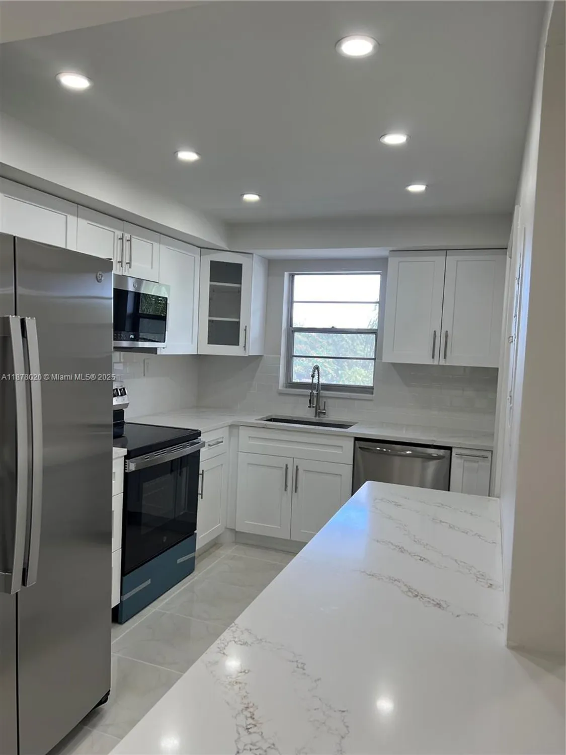 Property Slideshow image 4 of 85 | 5900 nw 44th st 405, Lauderhill, FL, 33319