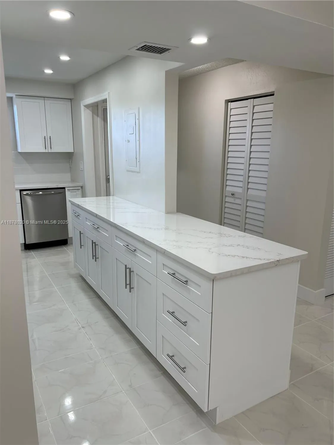 Property Slideshow image 5 of 85 | 5900 nw 44th st 405, Lauderhill, FL, 33319