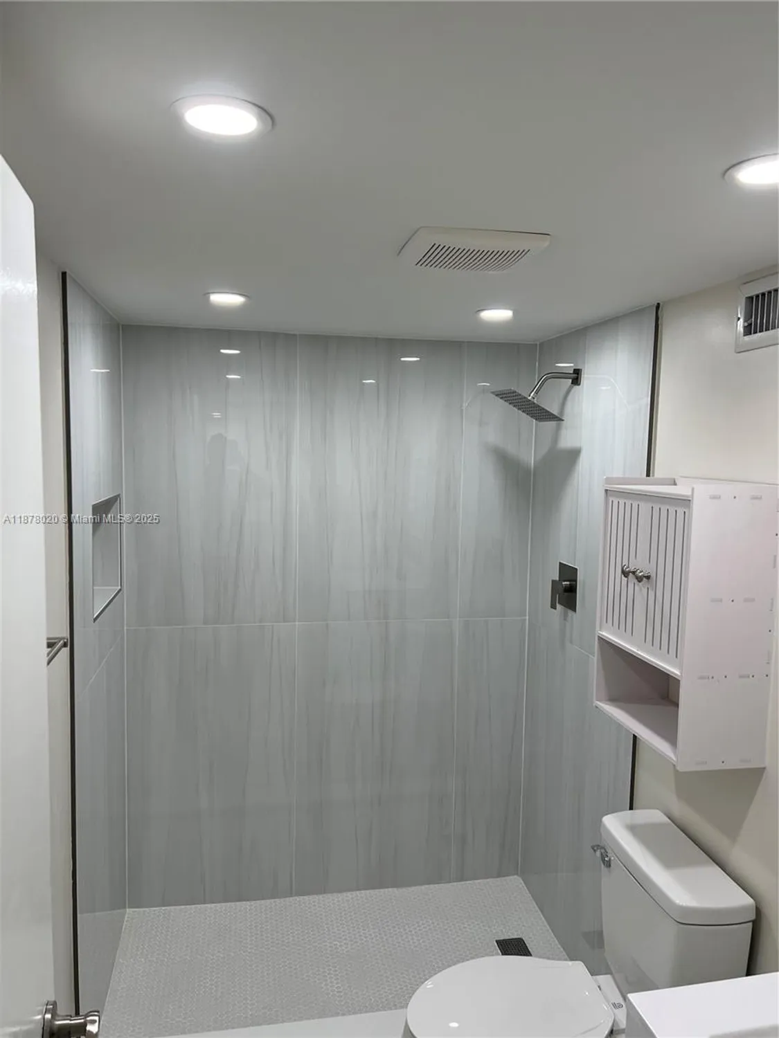 Property Slideshow image 50 of 85 | 5900 nw 44th st 405, Lauderhill, FL, 33319