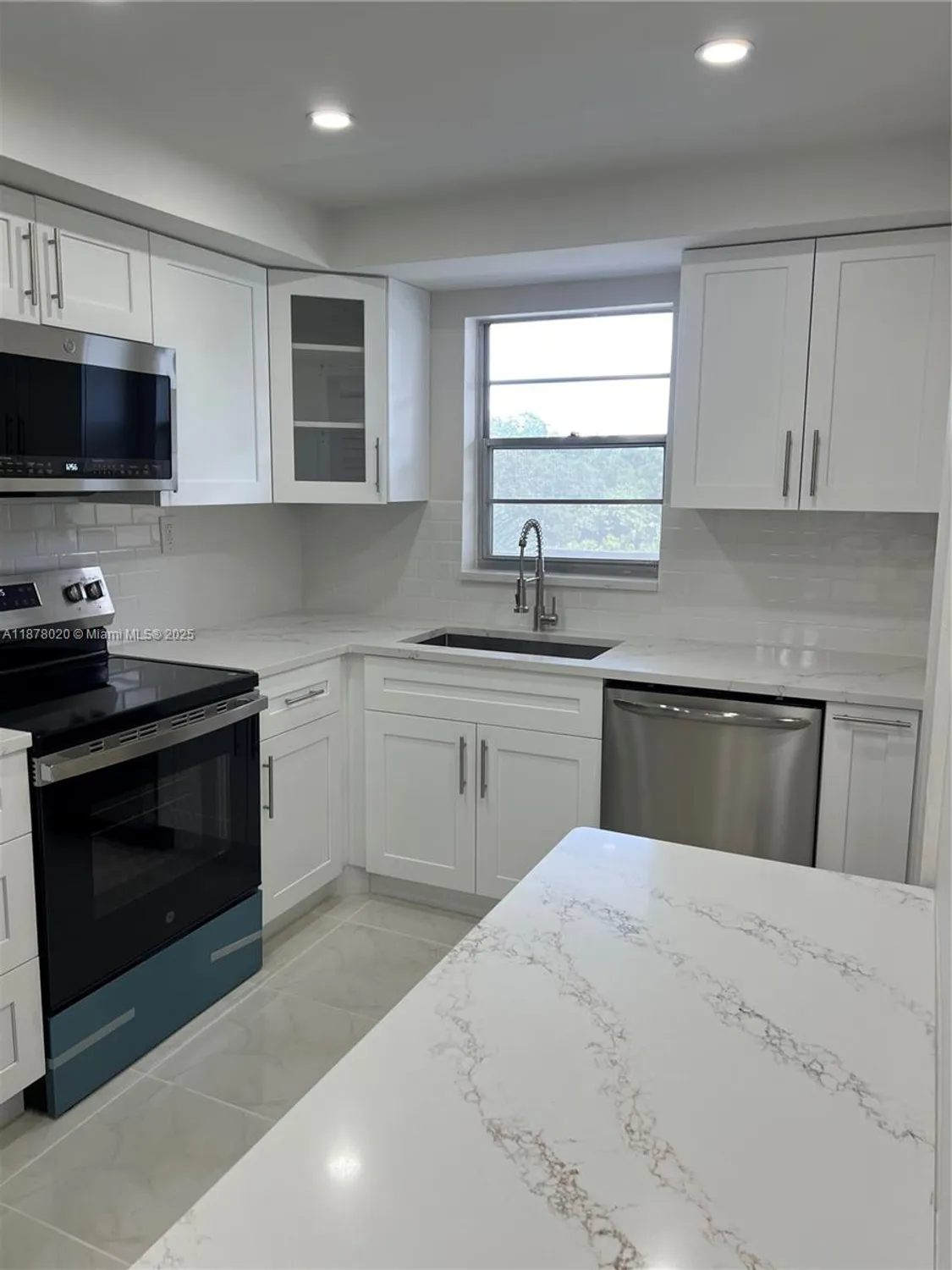 Property Slideshow image 7 of 85 | 5900 nw 44th st 405, Lauderhill, FL, 33319