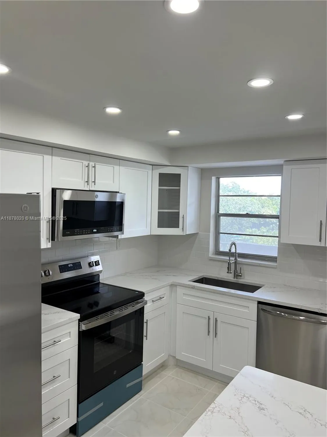 Property Slideshow image 8 of 85 | 5900 nw 44th st 405, Lauderhill, FL, 33319