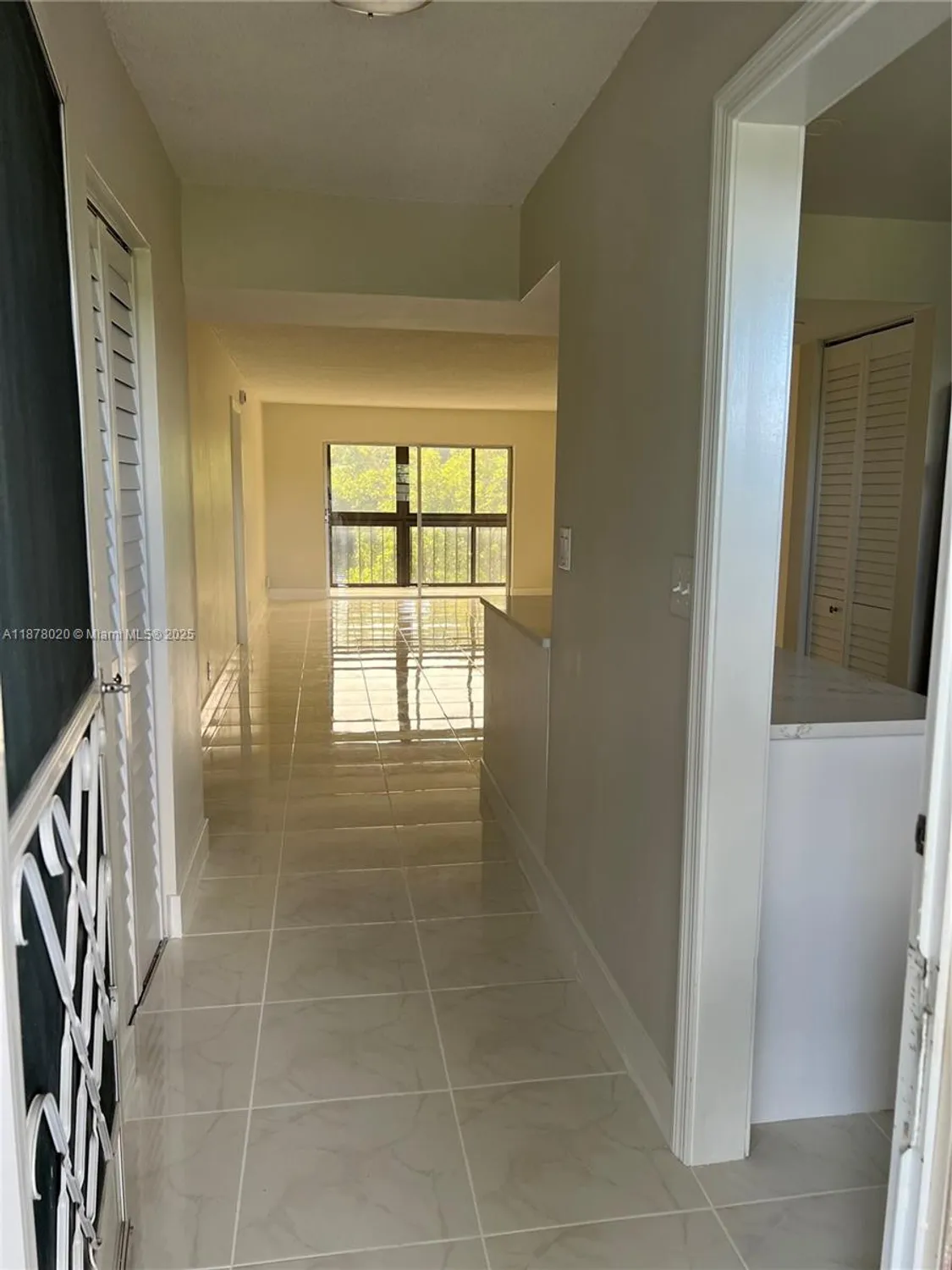 Property Slideshow image 9 of 85 | 5900 nw 44th st 405, Lauderhill, FL, 33319