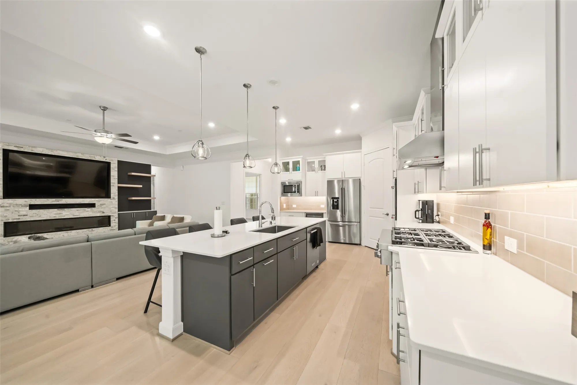 Property Slideshow image 13 of 36 | 413 new forest ln, Spring, TX, 77382