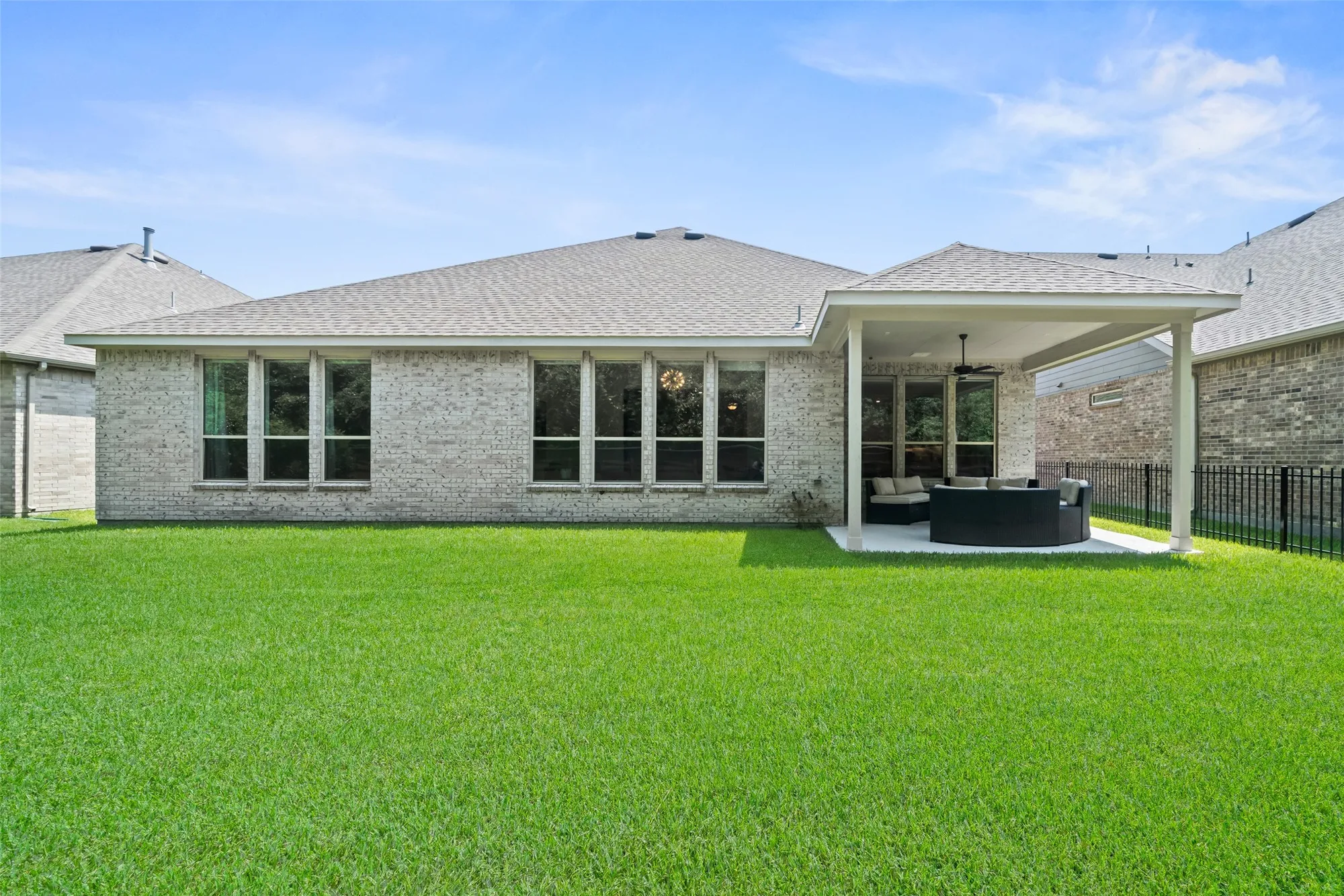 Property Slideshow image 28 of 36 | 413 new forest ln, Spring, TX, 77382