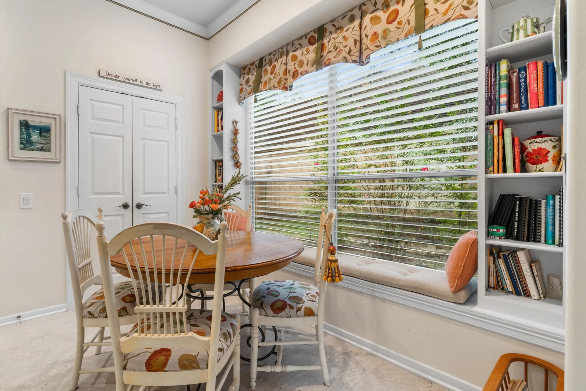 Property Slideshow image 14 of 36 | 30 w windsor hills cir, Conroe, TX, 77384