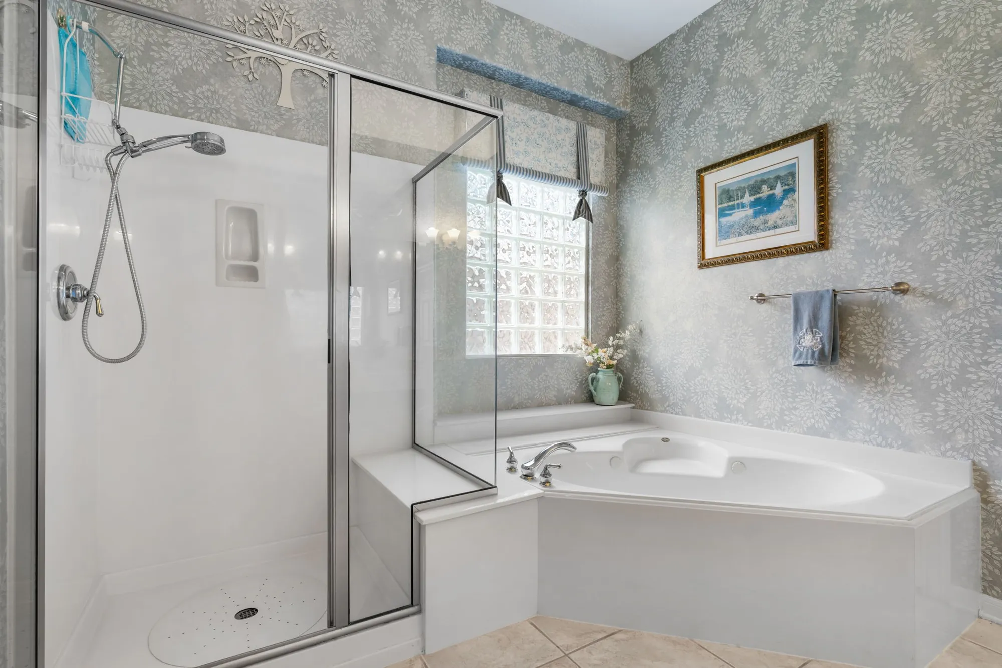 Property Slideshow image 19 of 36 | 30 w windsor hills cir, Conroe, TX, 77384