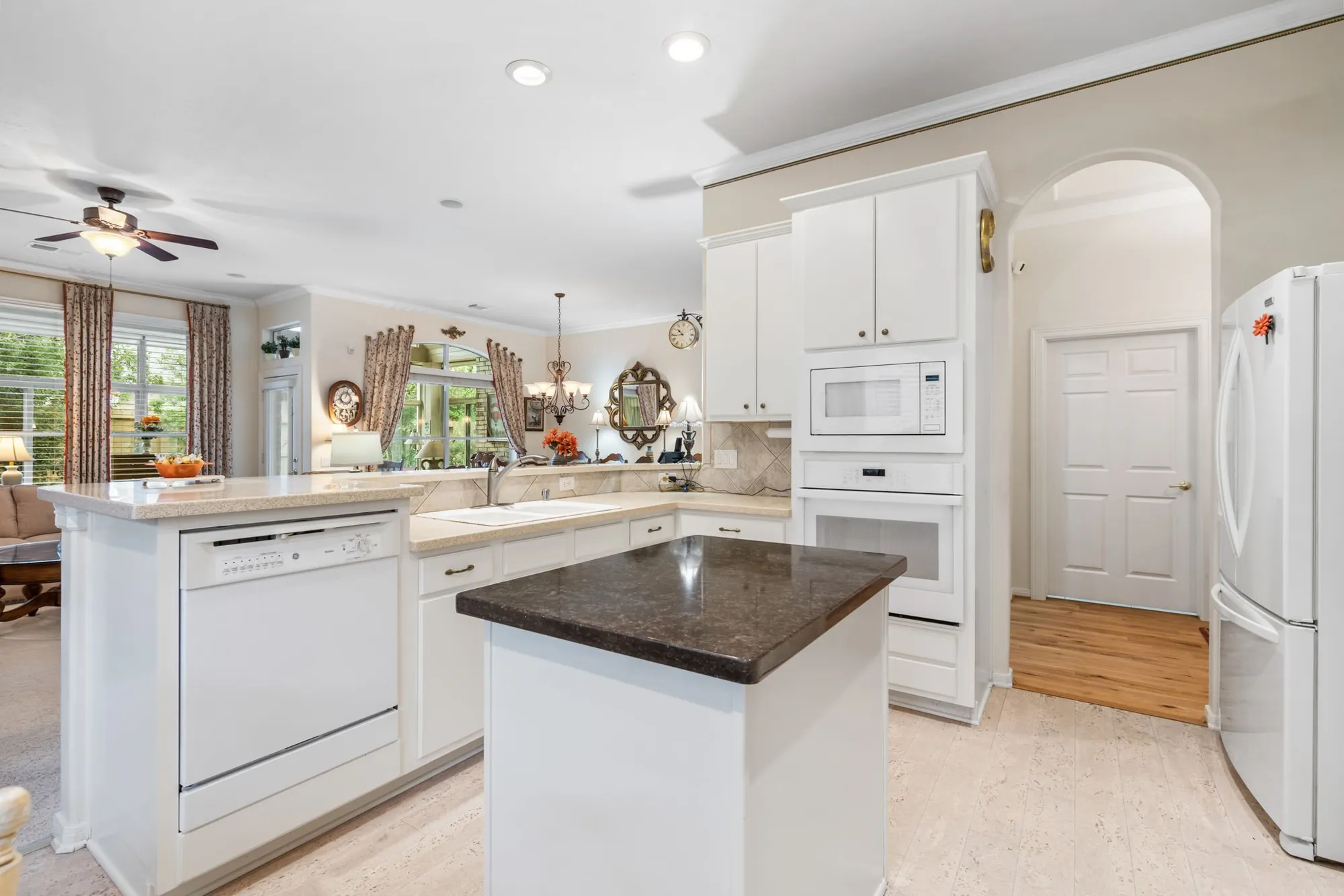 Property Slideshow image 10 of 36 | 30 w windsor hills cir, Conroe, TX, 77384