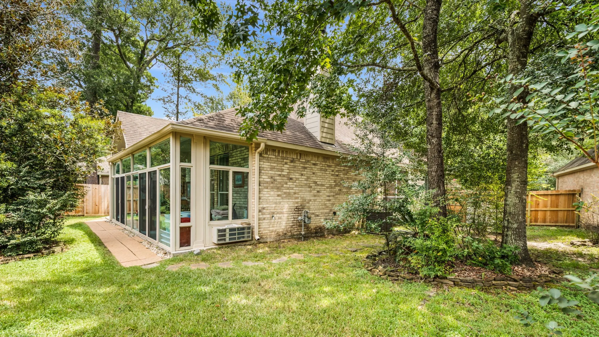 Property Slideshow image 28 of 36 | 30 w windsor hills cir, Conroe, TX, 77384