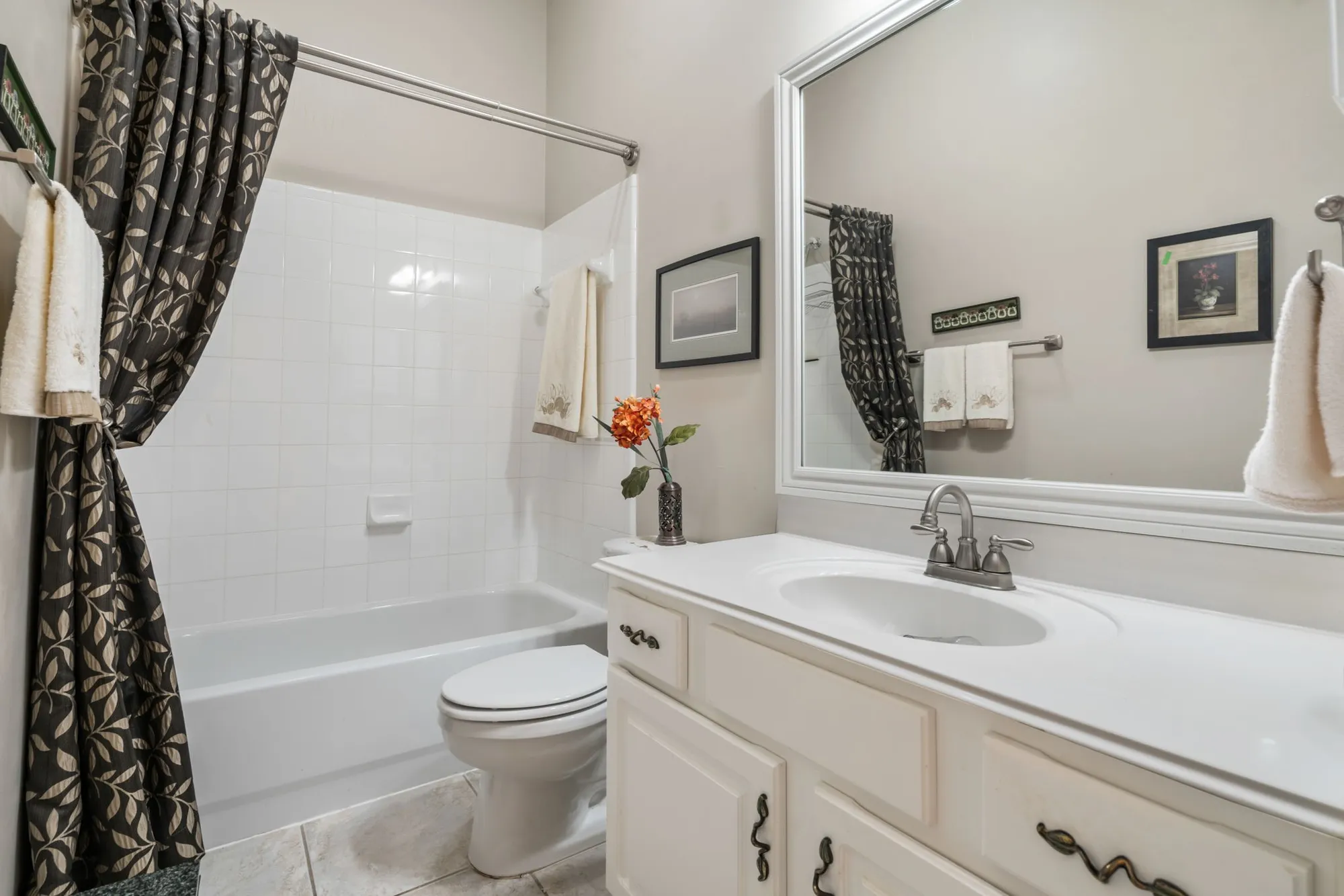Property Slideshow image 23 of 36 | 30 w windsor hills cir, Conroe, TX, 77384