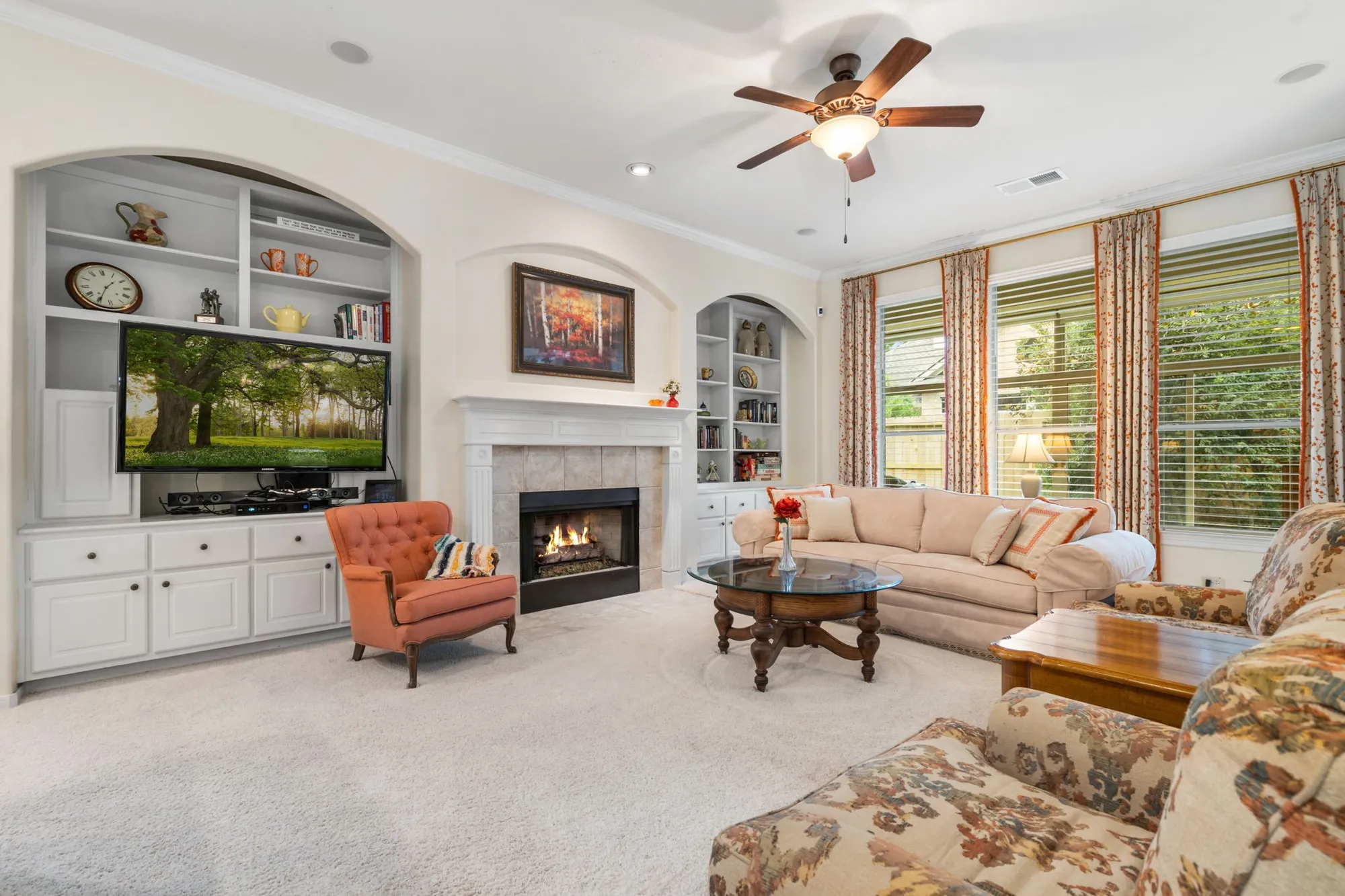 Property Slideshow image 4 of 36 | 30 w windsor hills cir, Conroe, TX, 77384