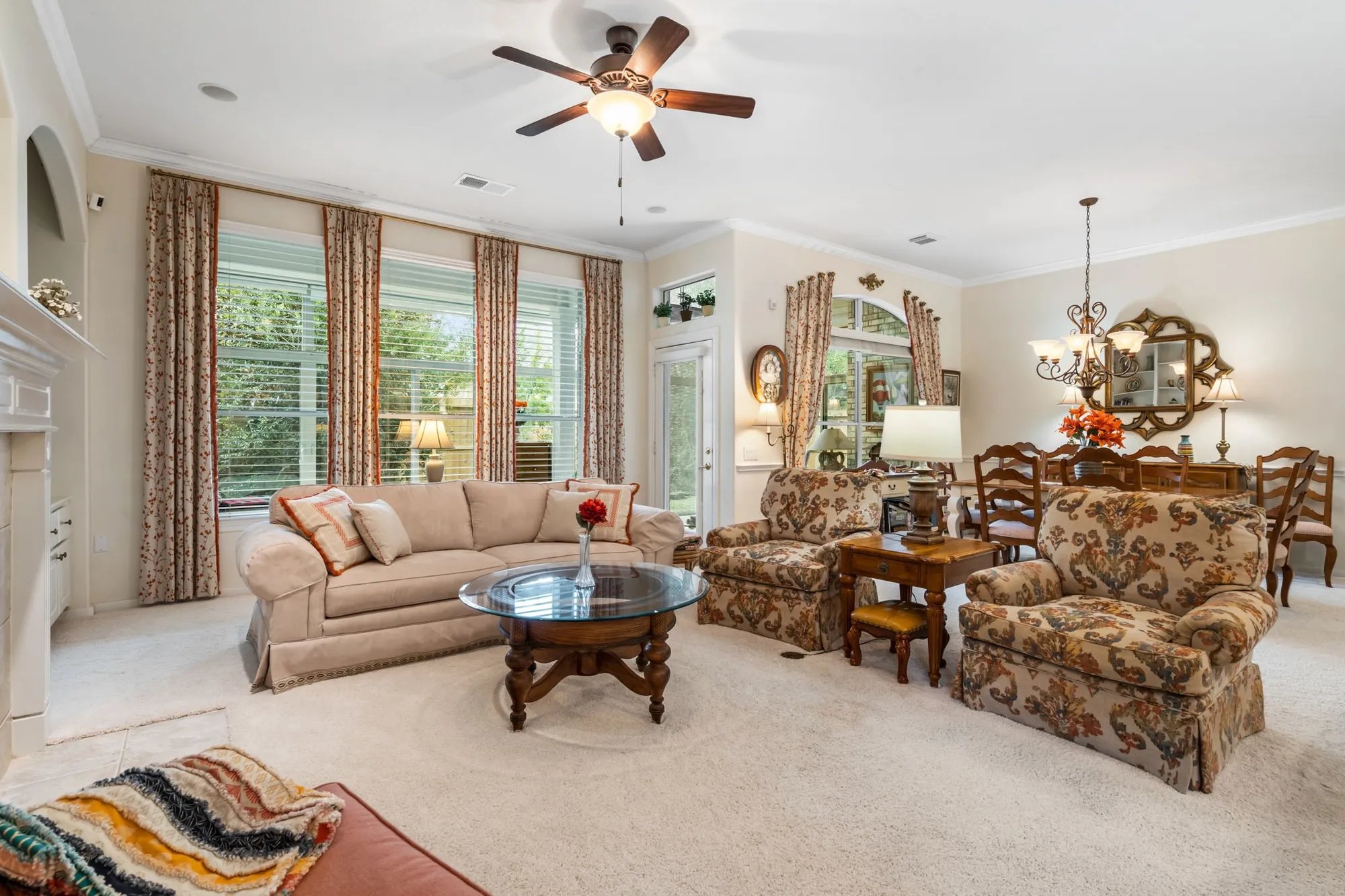 Property Slideshow image 5 of 36 | 30 w windsor hills cir, Conroe, TX, 77384