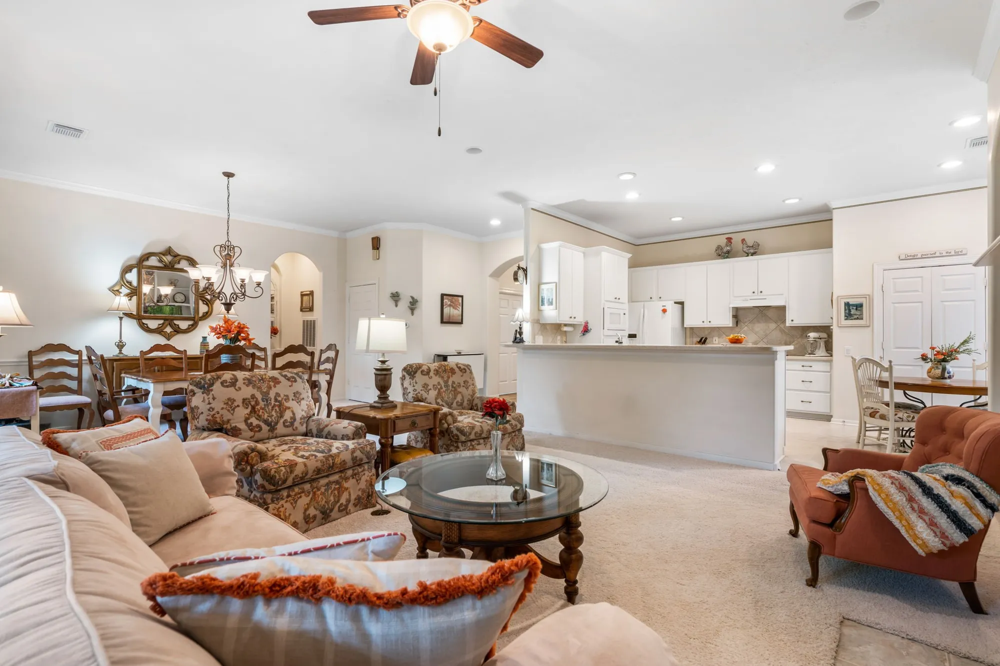 Property Slideshow image 6 of 36 | 30 w windsor hills cir, Conroe, TX, 77384