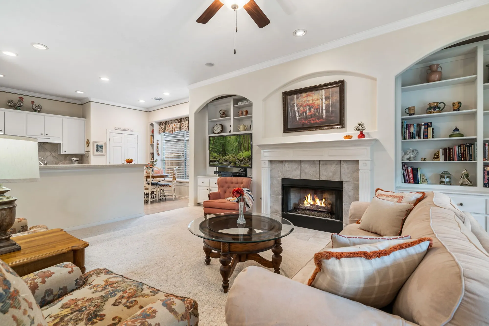 Property Slideshow image 7 of 36 | 30 w windsor hills cir, Conroe, TX, 77384