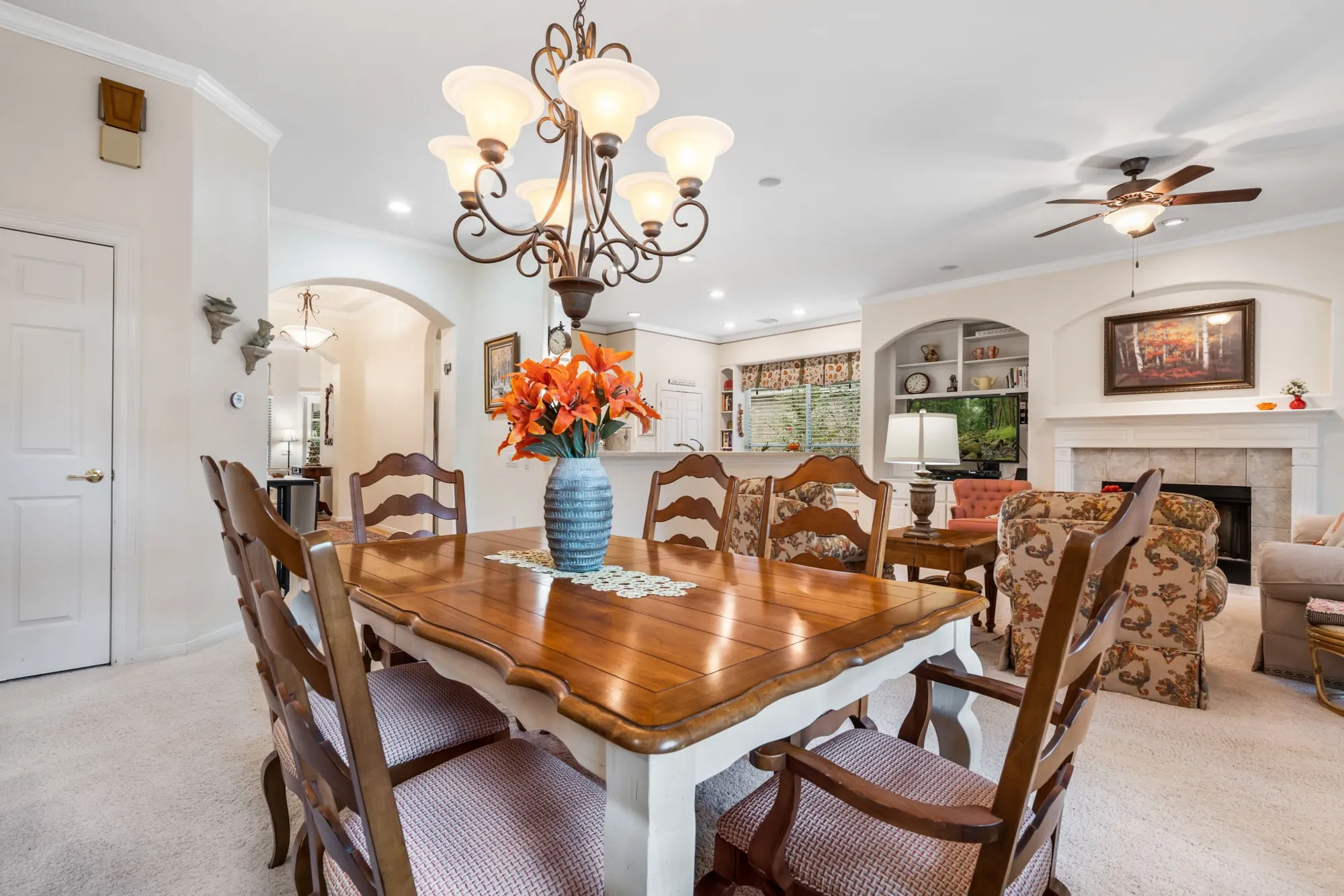 Property Slideshow image 9 of 36 | 30 w windsor hills cir, Conroe, TX, 77384