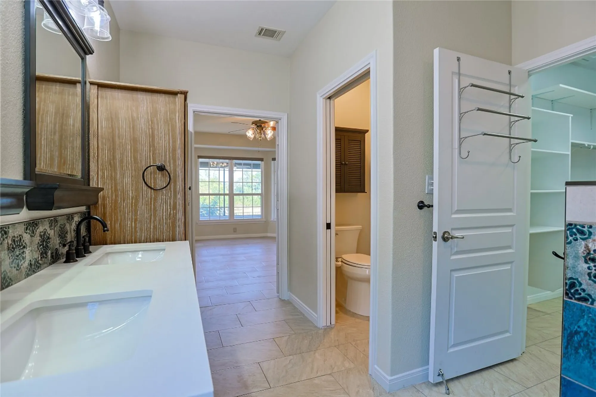 Property Slideshow image 10 of 38 | 306 cobalt cv, Georgetown, TX, 78633