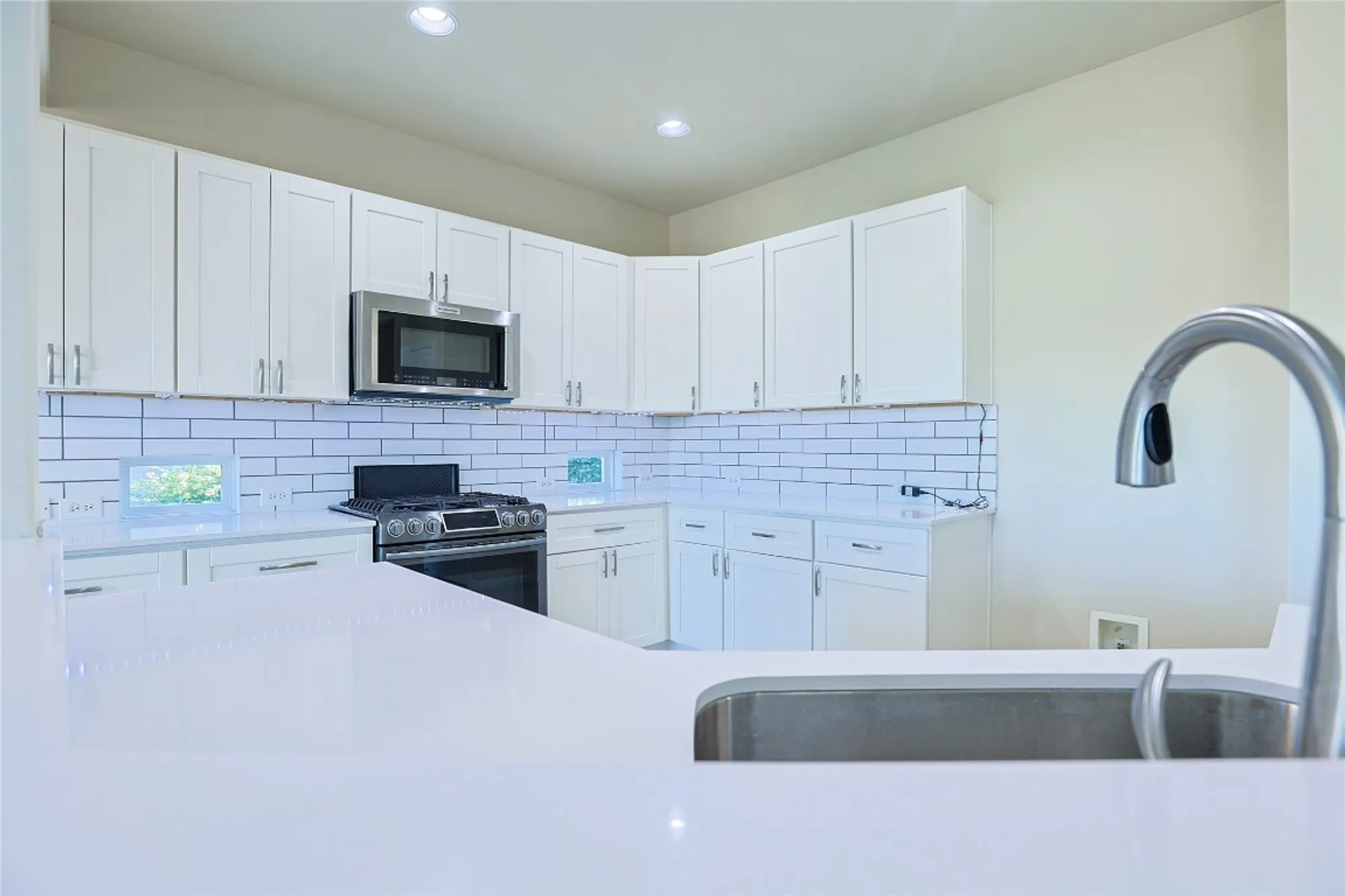 Property Slideshow image 9 of 38 | 306 cobalt cv, Georgetown, TX, 78633