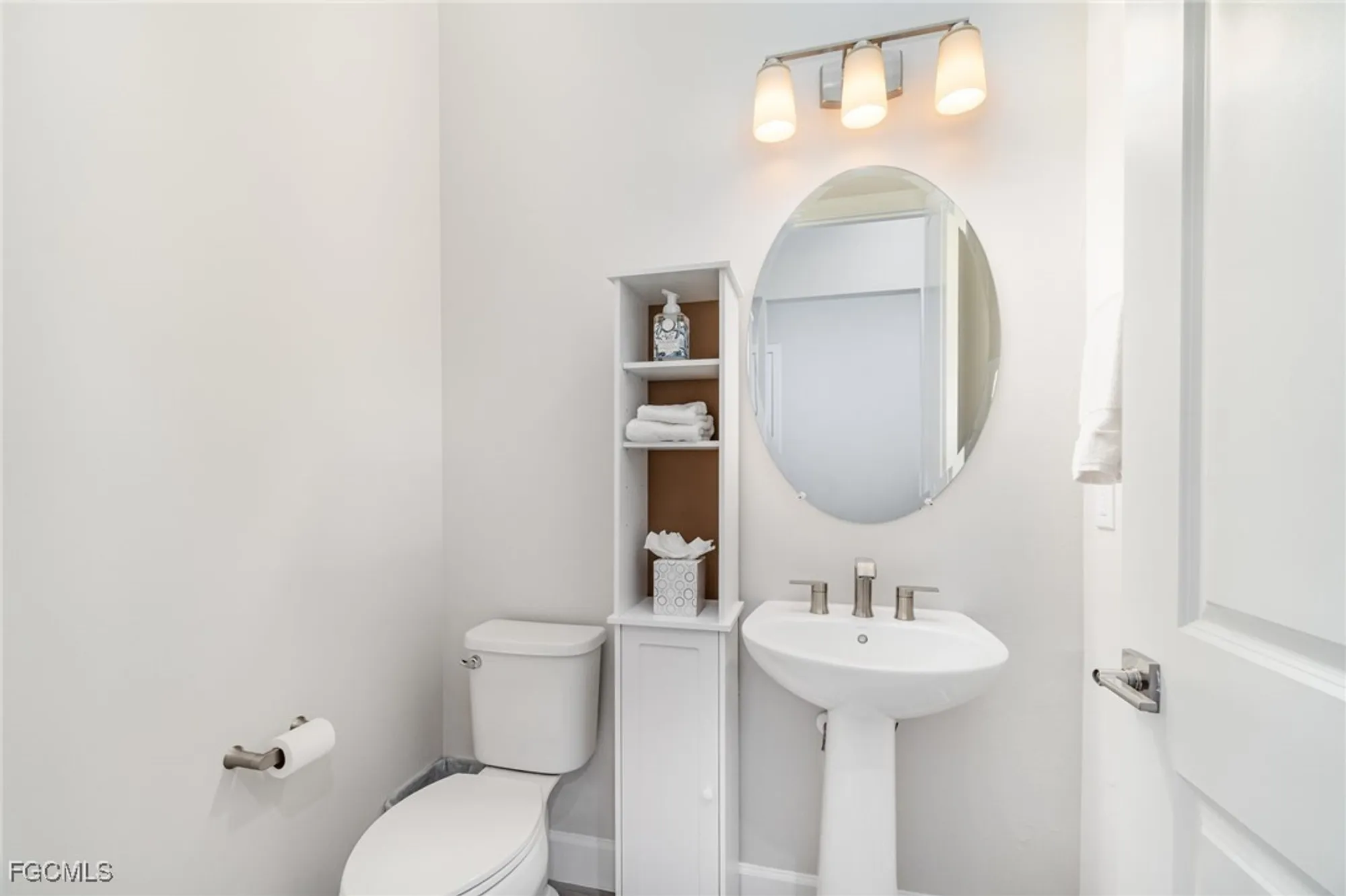 Property Slideshow image 26 of 45 | 17583 winding oak ln, North Fort Myers, FL, 33917