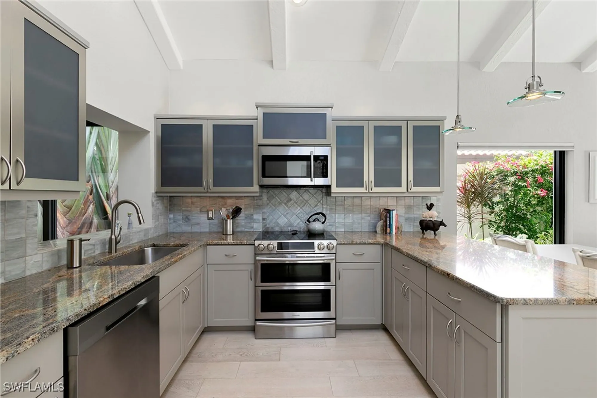 Property Slideshow image 17 of 47 | 580 tierra mar ln # 21, Naples, FL, 34108