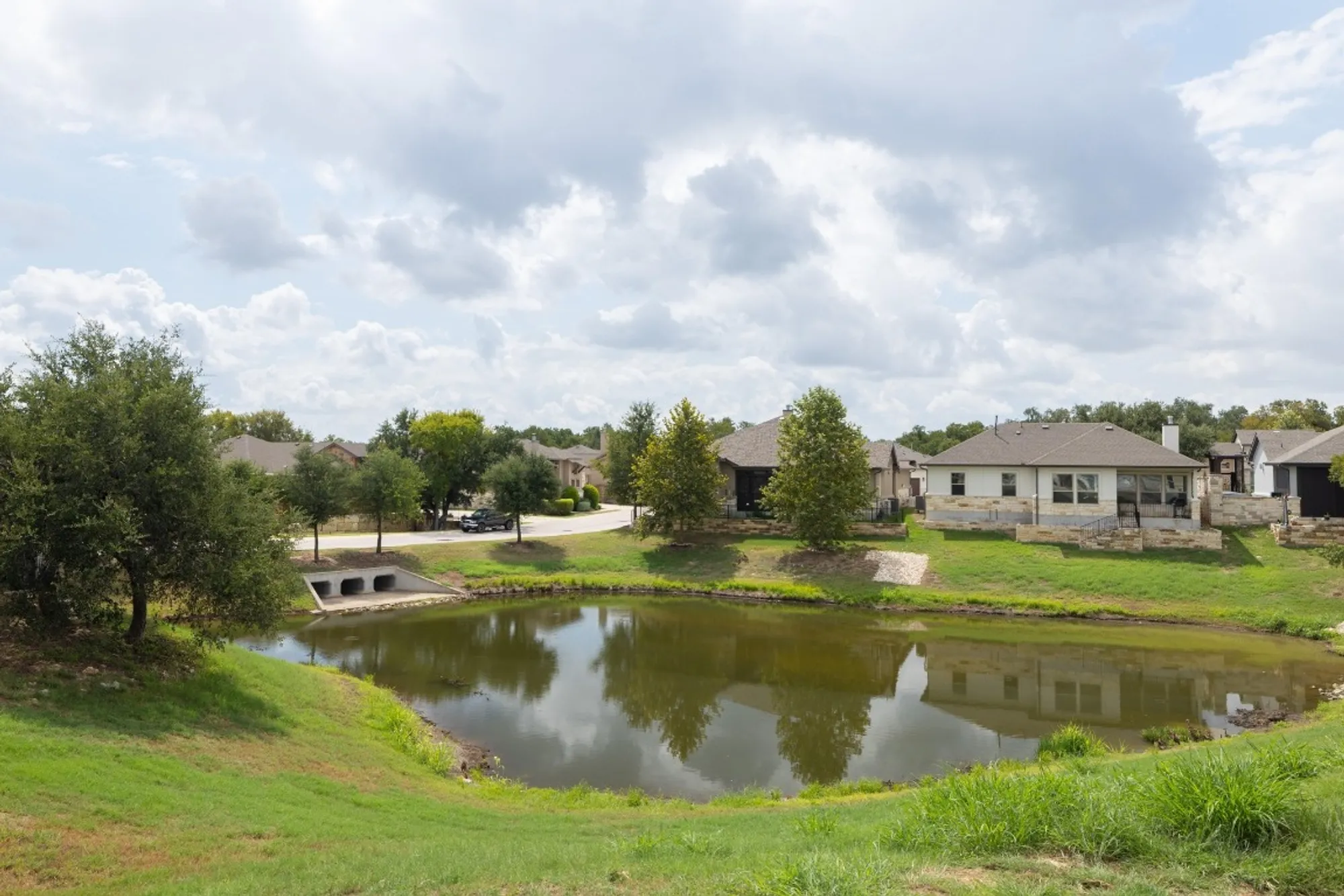 Property Slideshow image 25 of 28 | 925 indian hawthorne dr # gh-39, Georgetown, TX, 78628