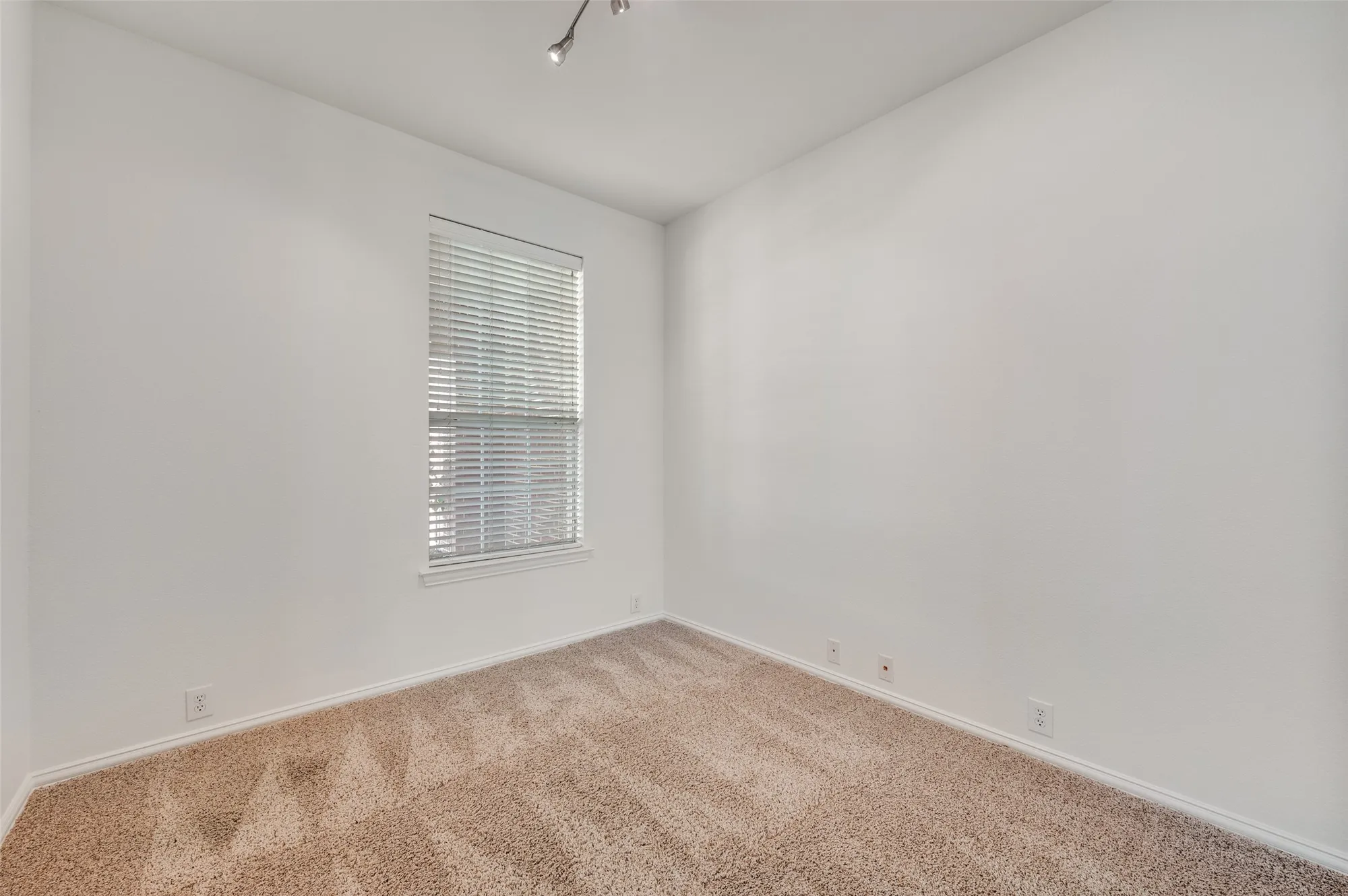 Property Slideshow image 15 of 26 | 625 rockledge ct, Frisco, TX, 75036