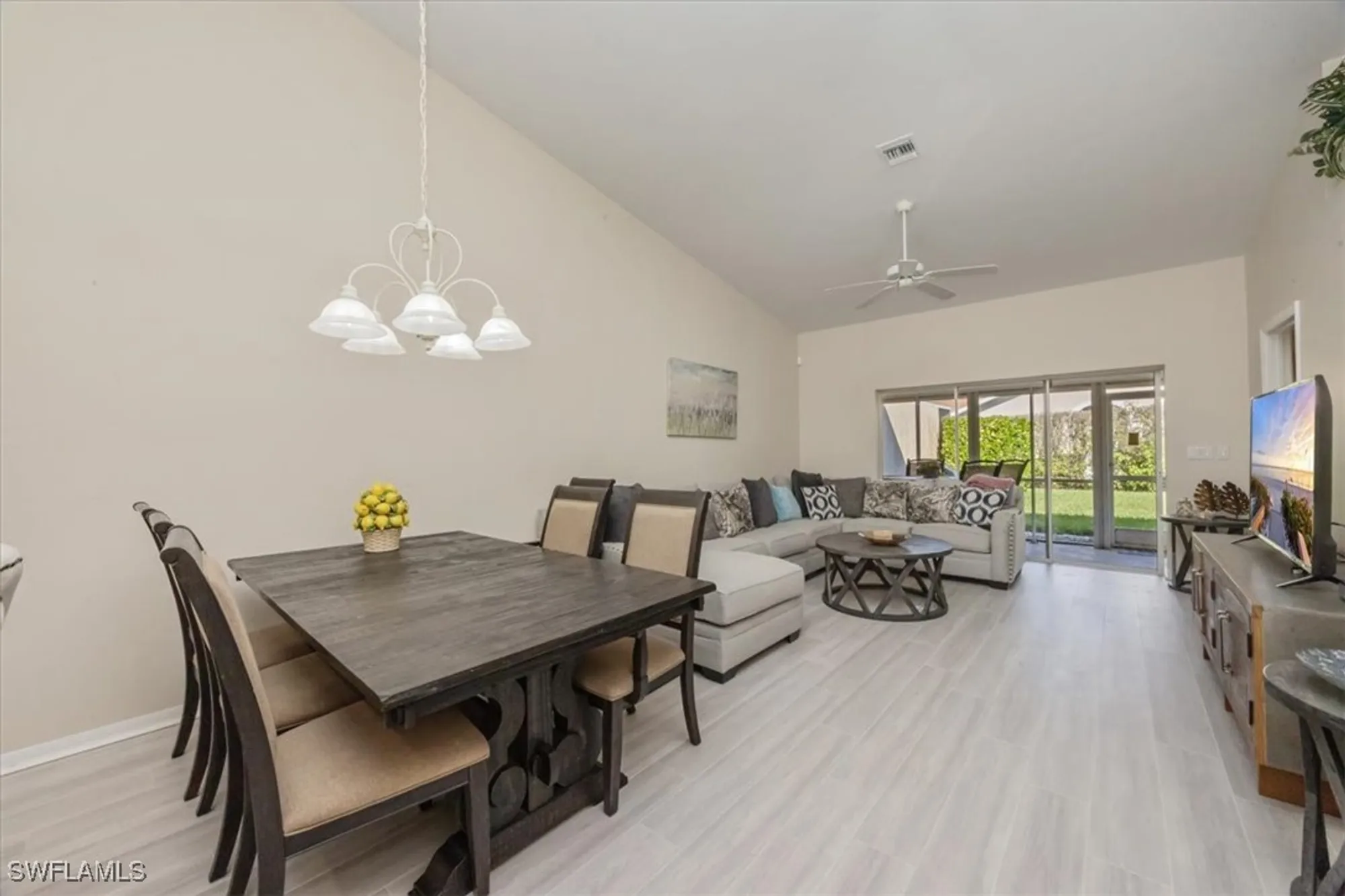 Property Slideshow image 7 of 26 | 6646 castlelawn pl, Naples, FL, 34113