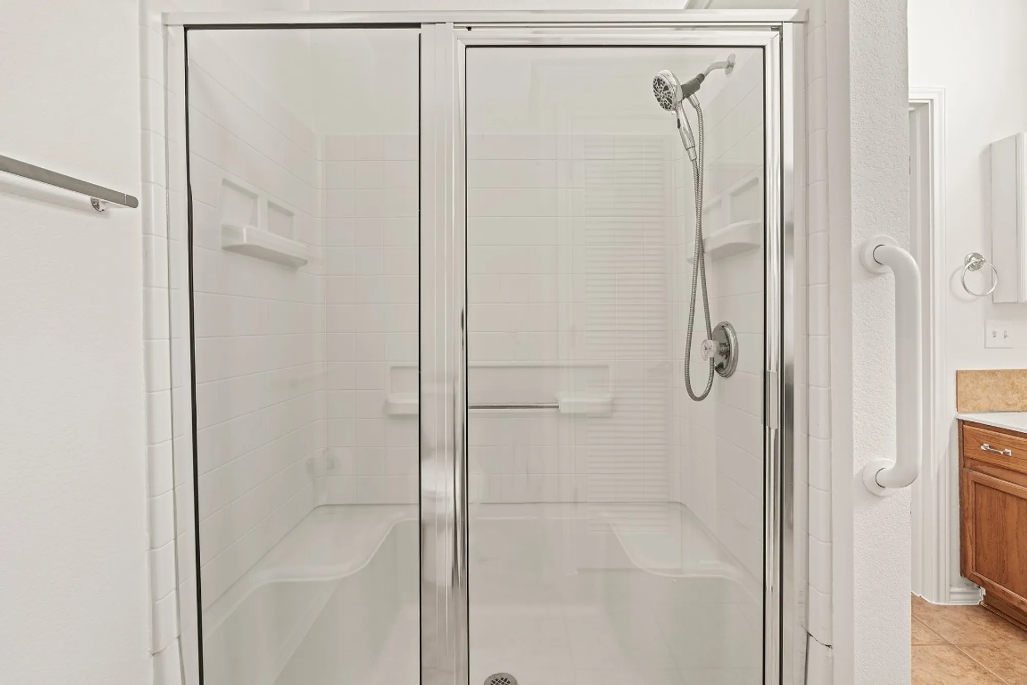 Property Slideshow image 15 of 32 | 208 crockett loop, Georgetown, TX, 78633