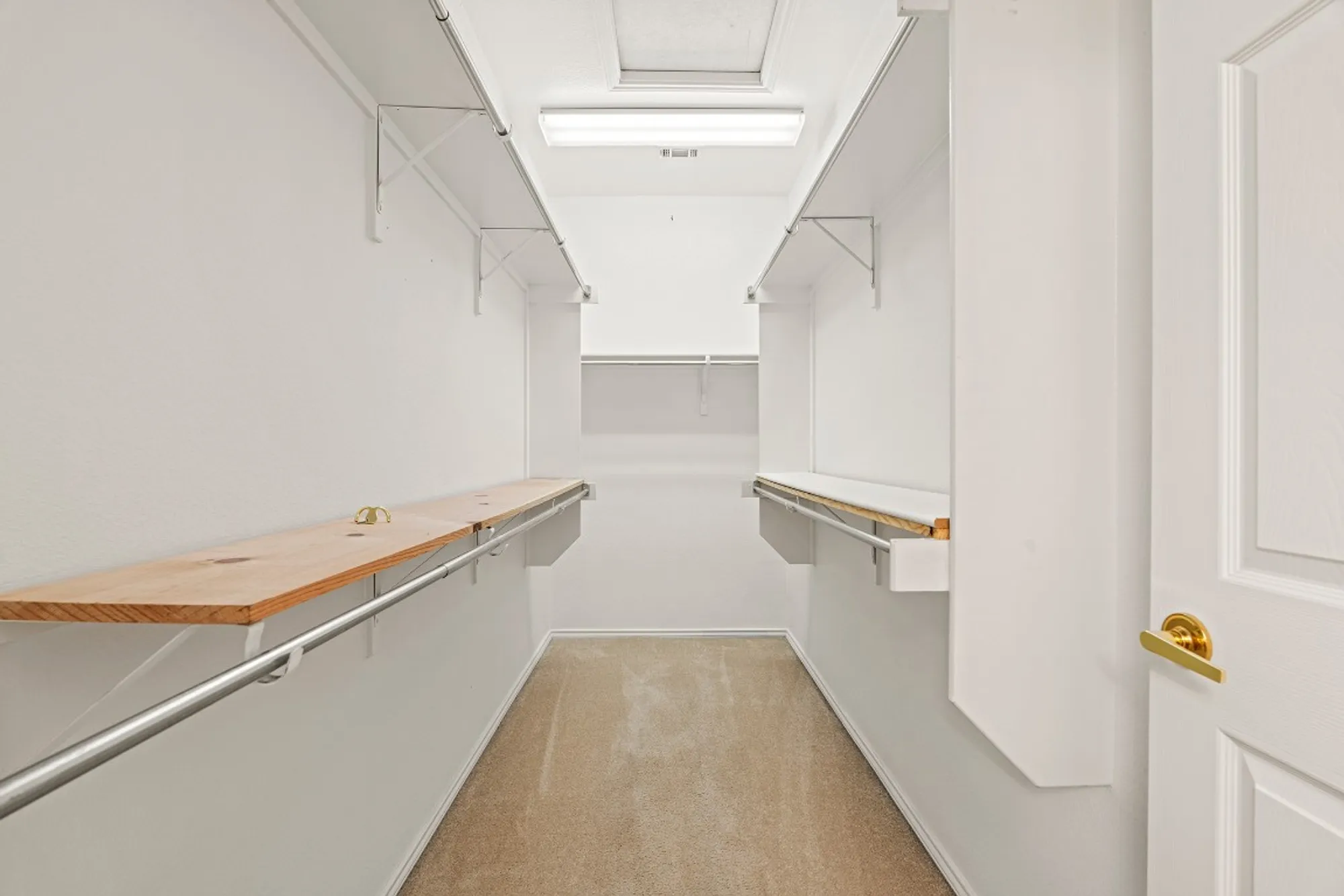 Property Slideshow image 16 of 32 | 208 crockett loop, Georgetown, TX, 78633