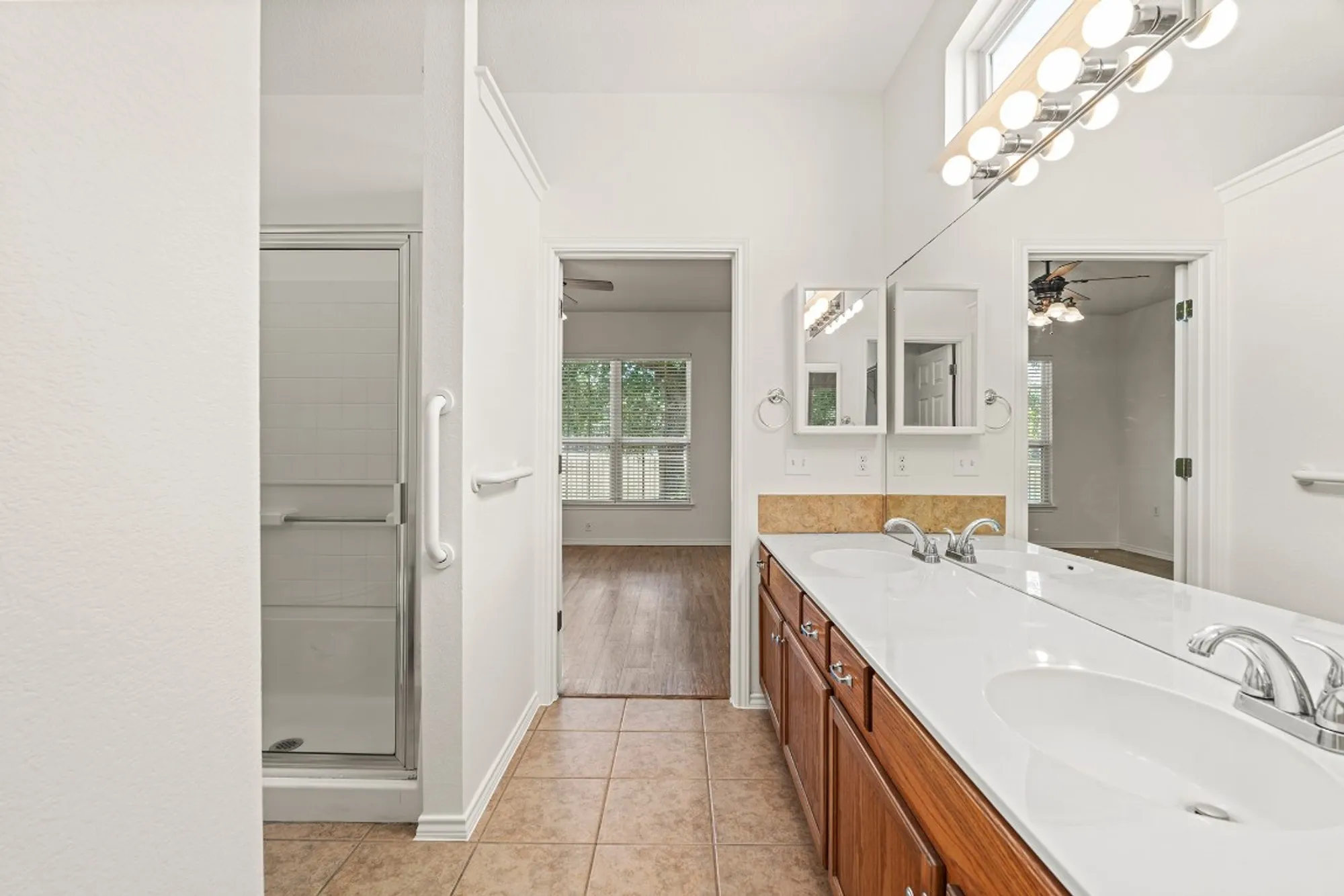 Property Slideshow image 17 of 32 | 208 crockett loop, Georgetown, TX, 78633