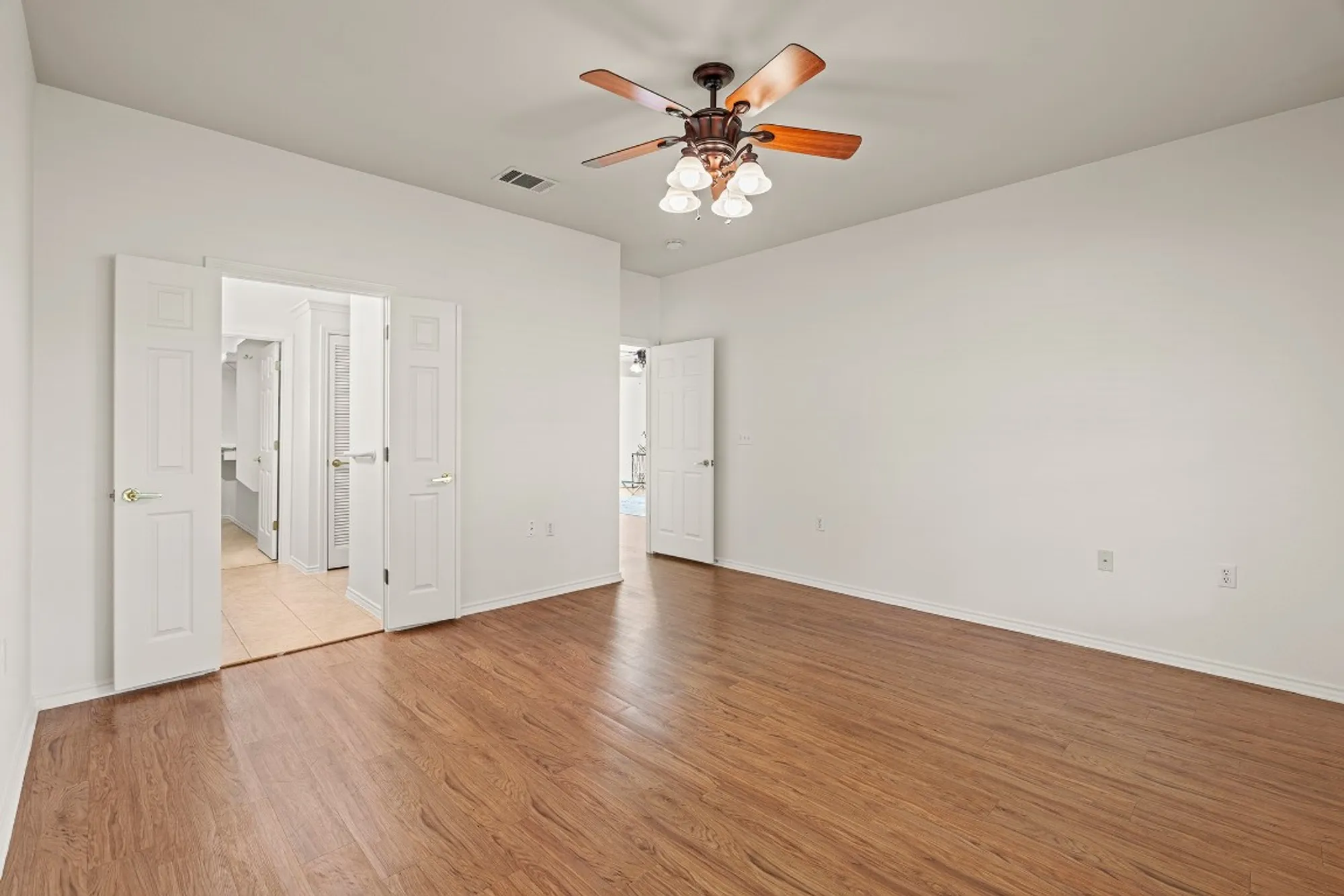 Property Slideshow image 11 of 32 | 208 crockett loop, Georgetown, TX, 78633