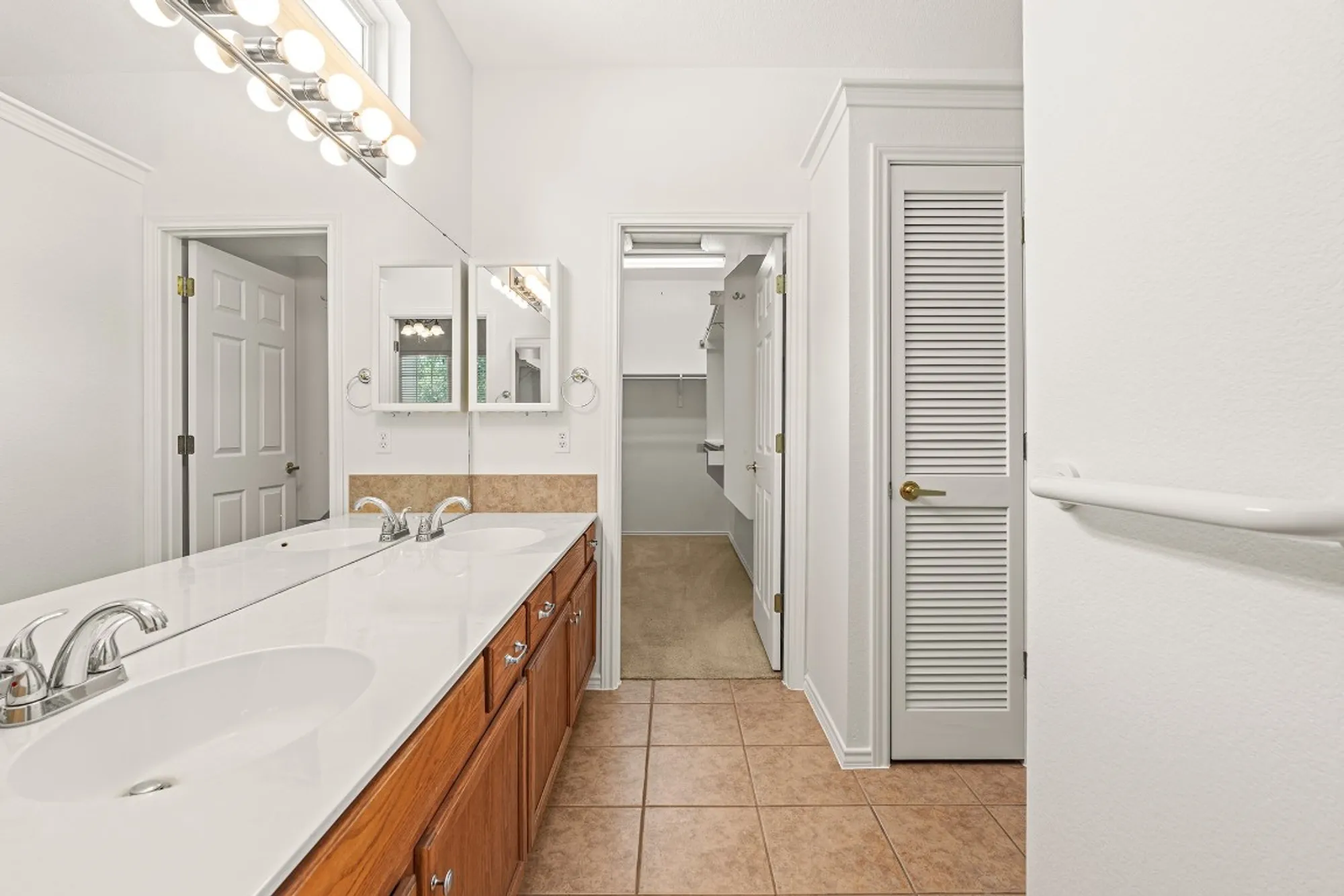 Property Slideshow image 12 of 32 | 208 crockett loop, Georgetown, TX, 78633